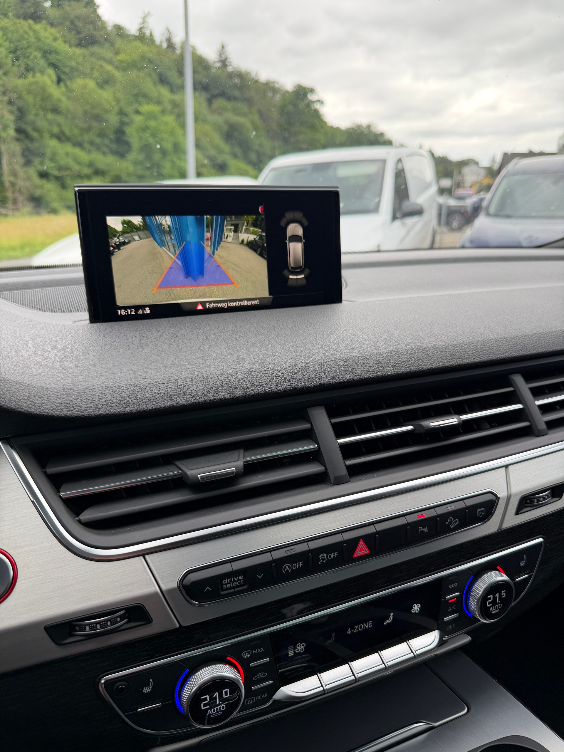 AUDI SQ7 4.0 TDI quattro tiptronic-image-12
