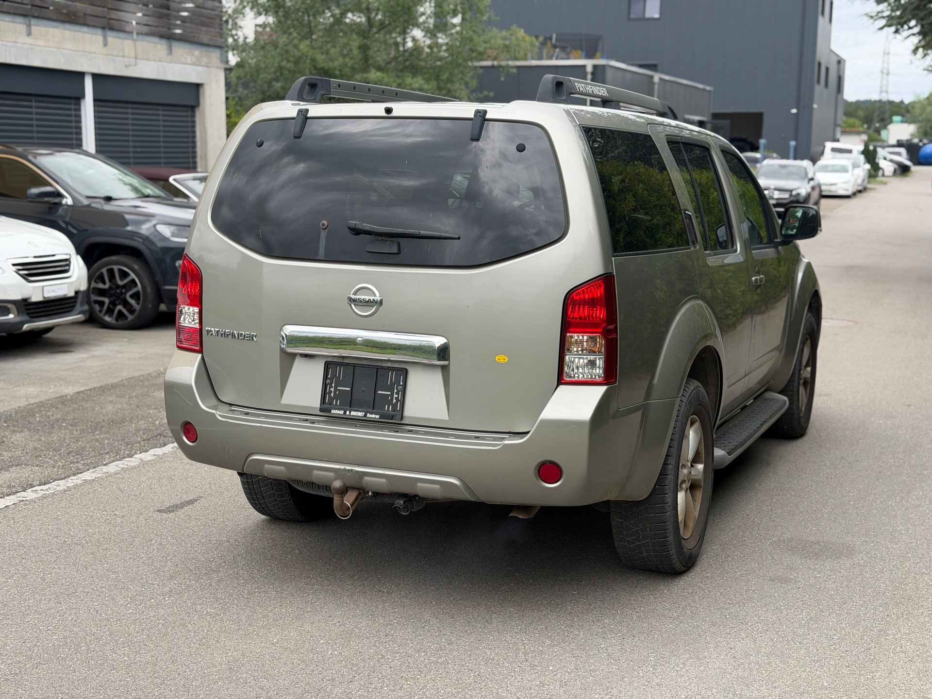 NISSAN Pathfinder 2.5 dCi LE Automatic-image-4