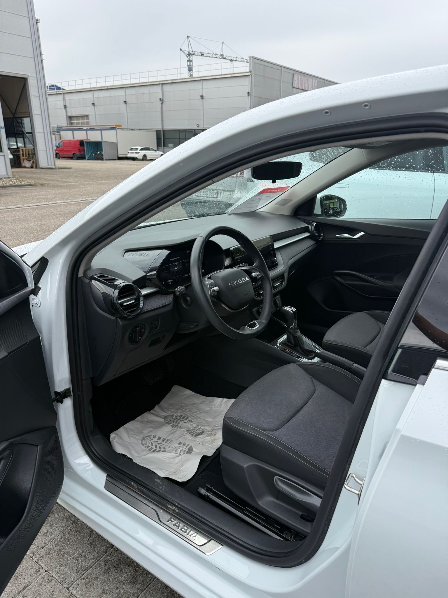 SKODA Fabia 1.0 TSI Dynamic DSG-image-10