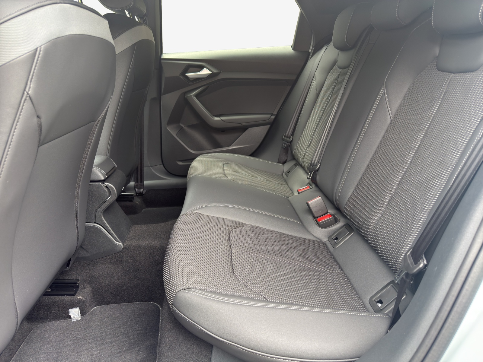 AUDI A1 Sportback 35 TFSI S Line S-tronic-image-11