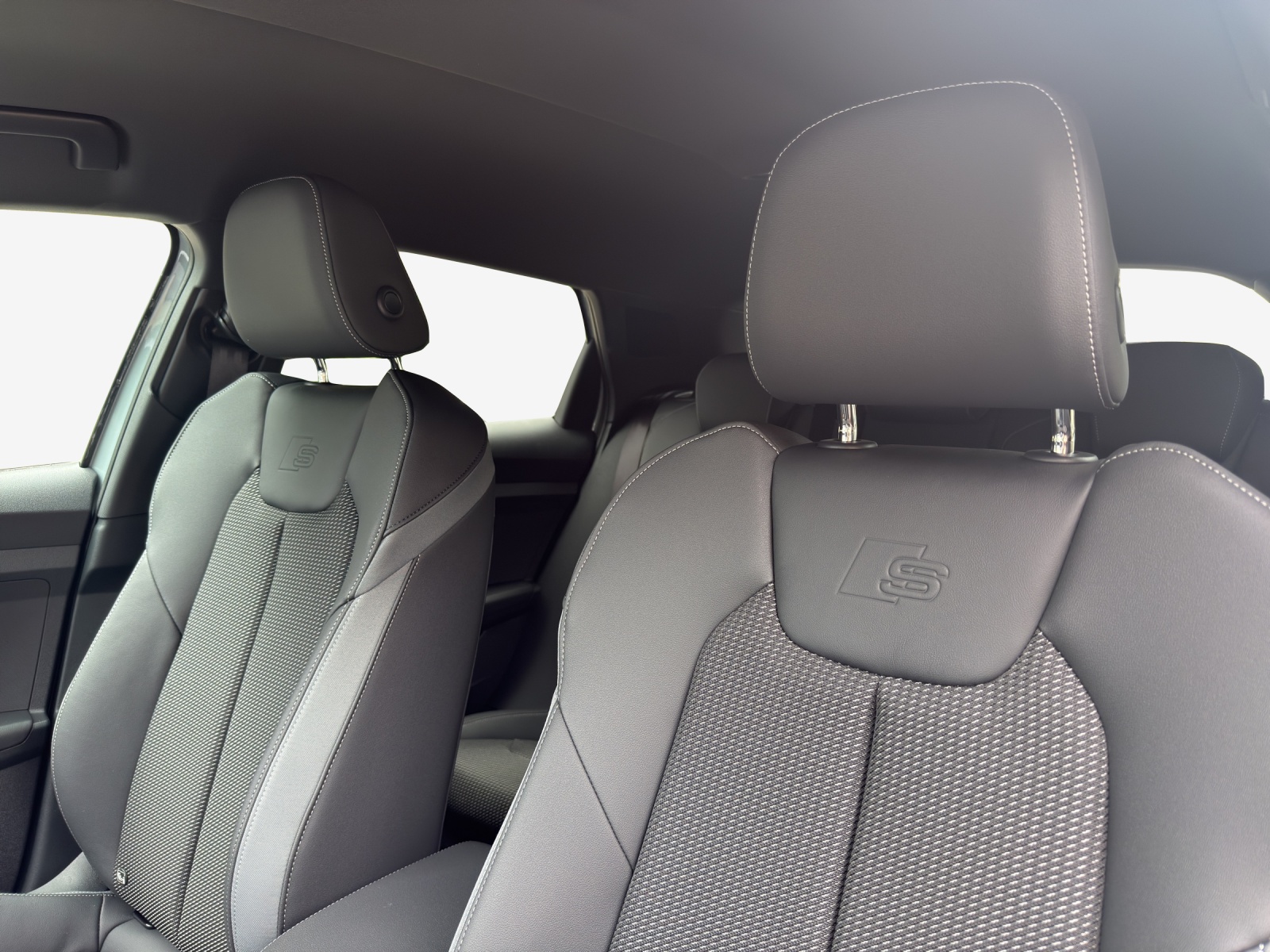 AUDI A1 Sportback 35 TFSI S Line S-tronic-image-14