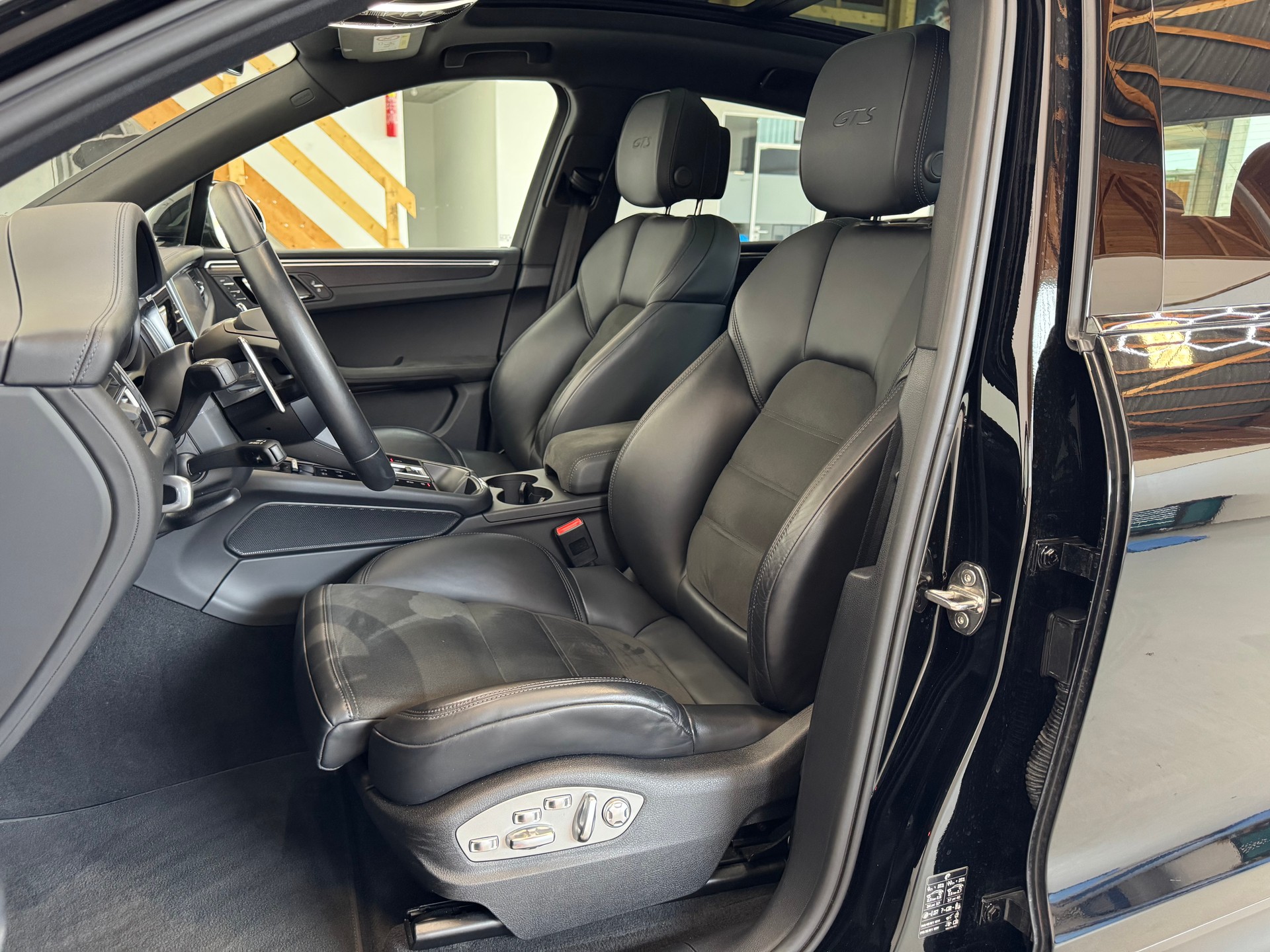PORSCHE Macan GTS PDK | Facelift | Porsche Approved-image-10