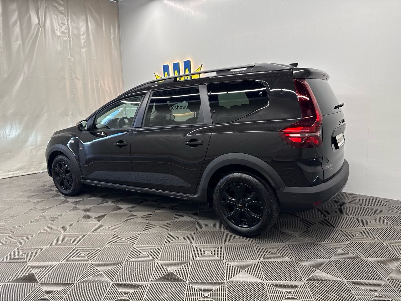 DACIA Jogger HEV 140 Extreme+-image-1