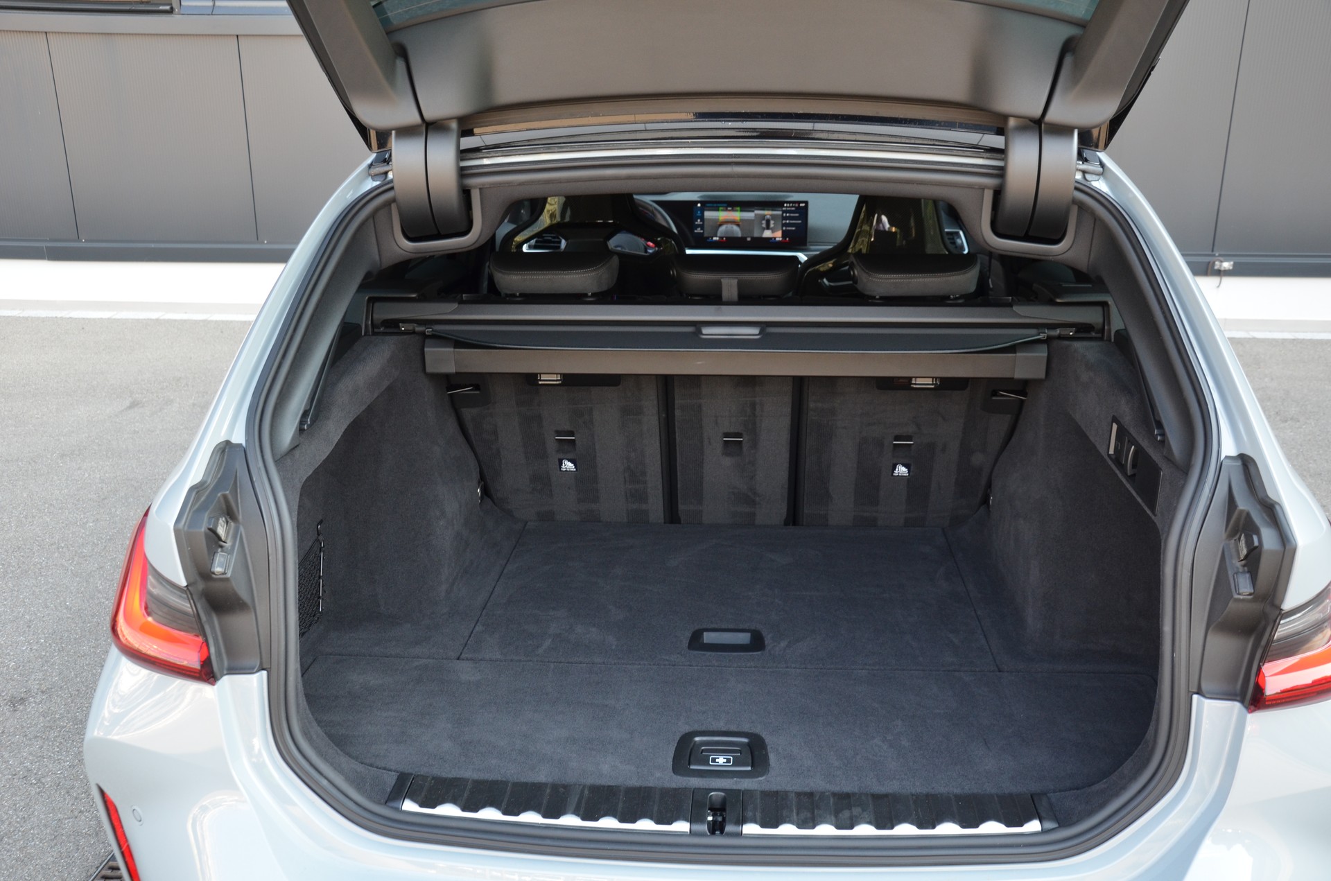 BMW M3 Touring xDrive Competition M-image-8
