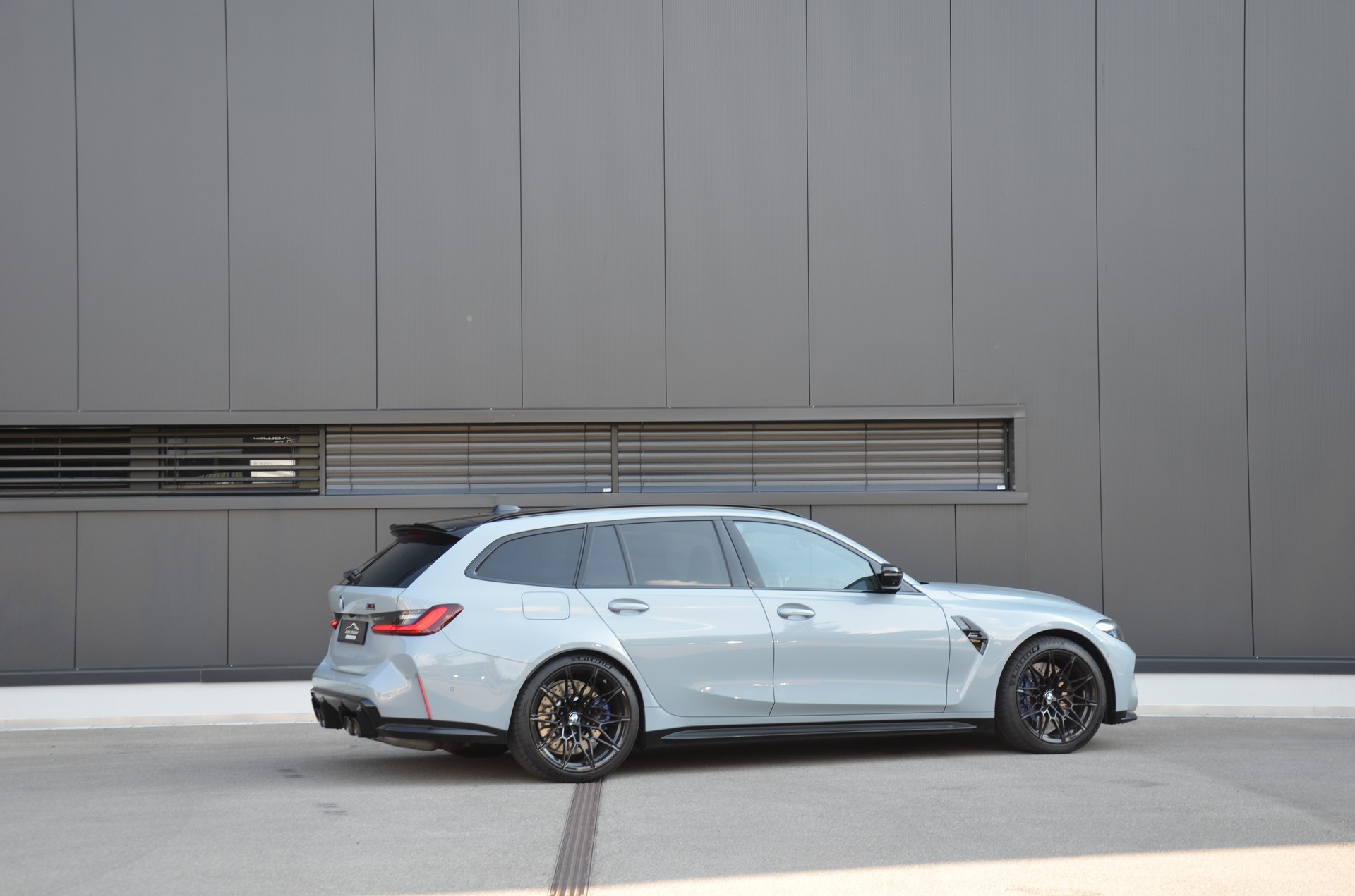 BMW M3 Touring xDrive Competition M-image-3