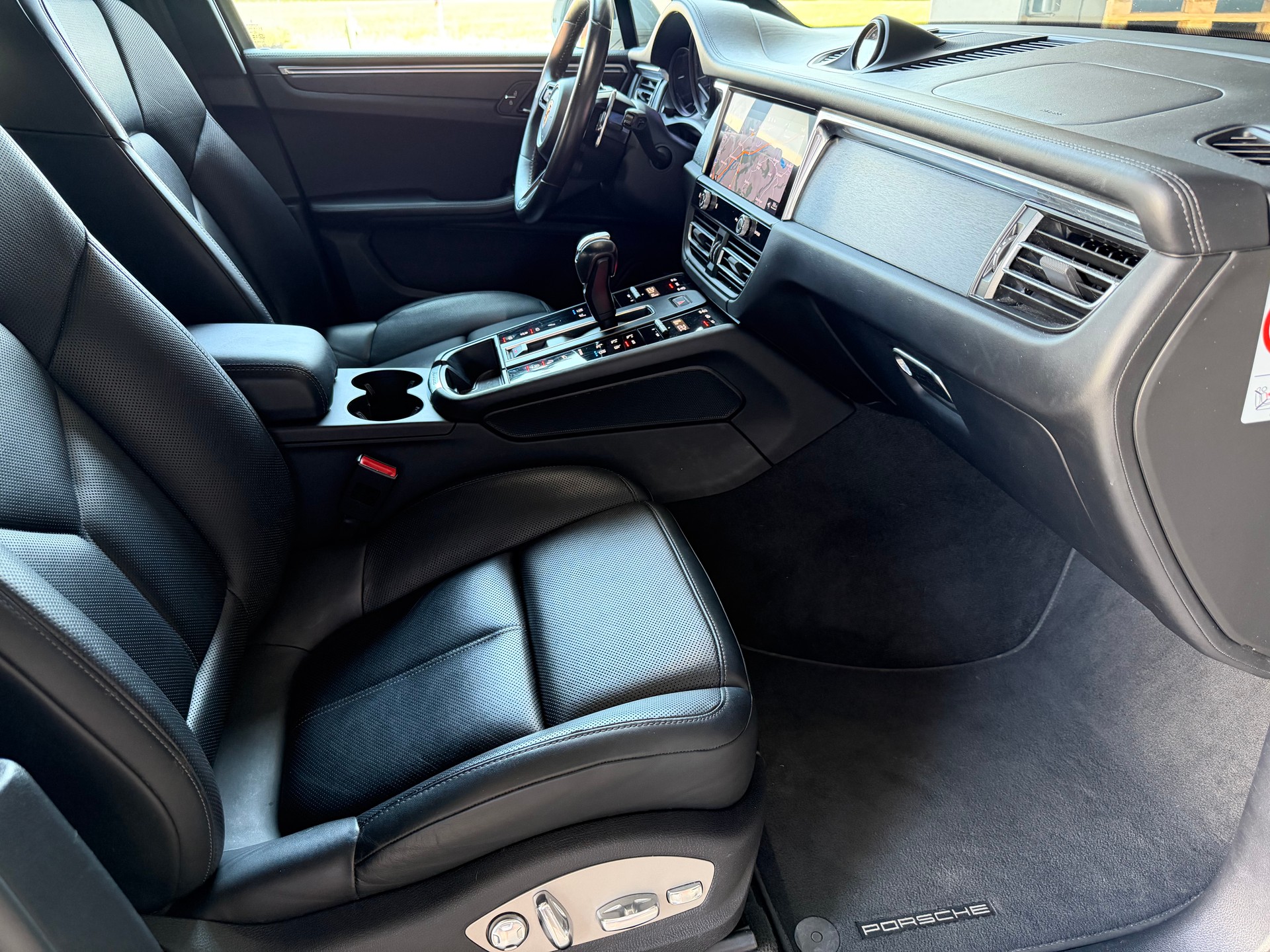 PORSCHE Macan GTS PDK-image-15