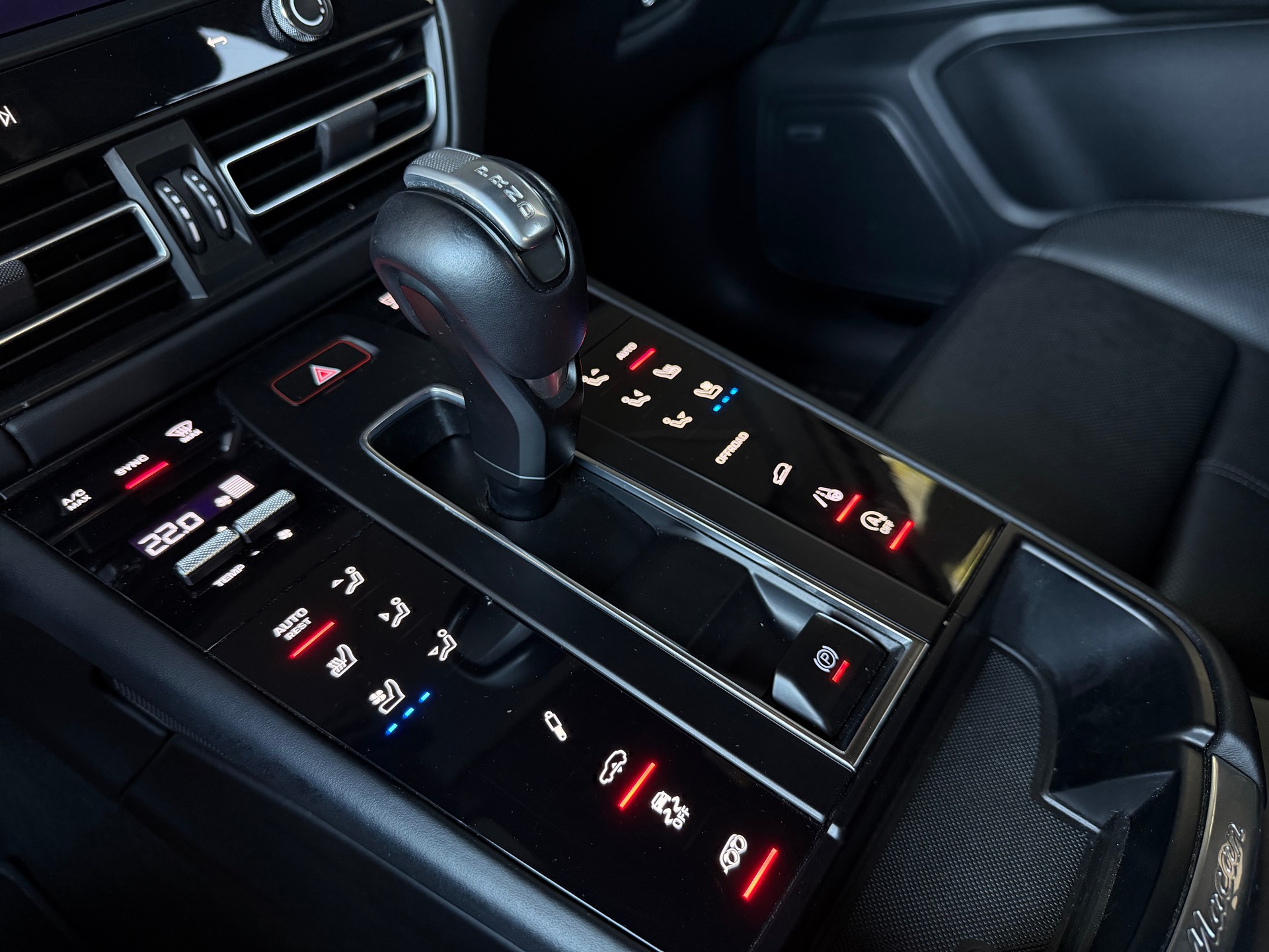 PORSCHE Macan GTS PDK-image-23