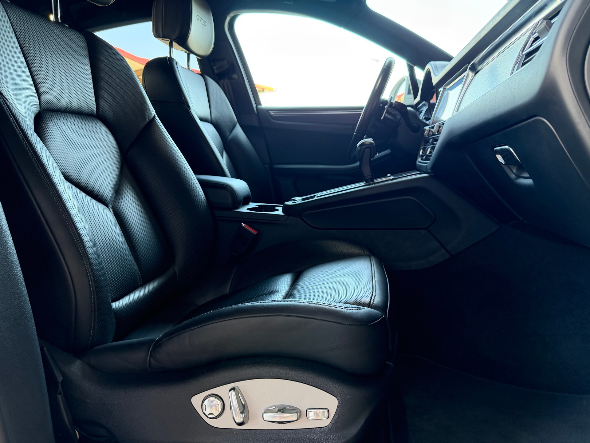 PORSCHE Macan GTS PDK-image-16