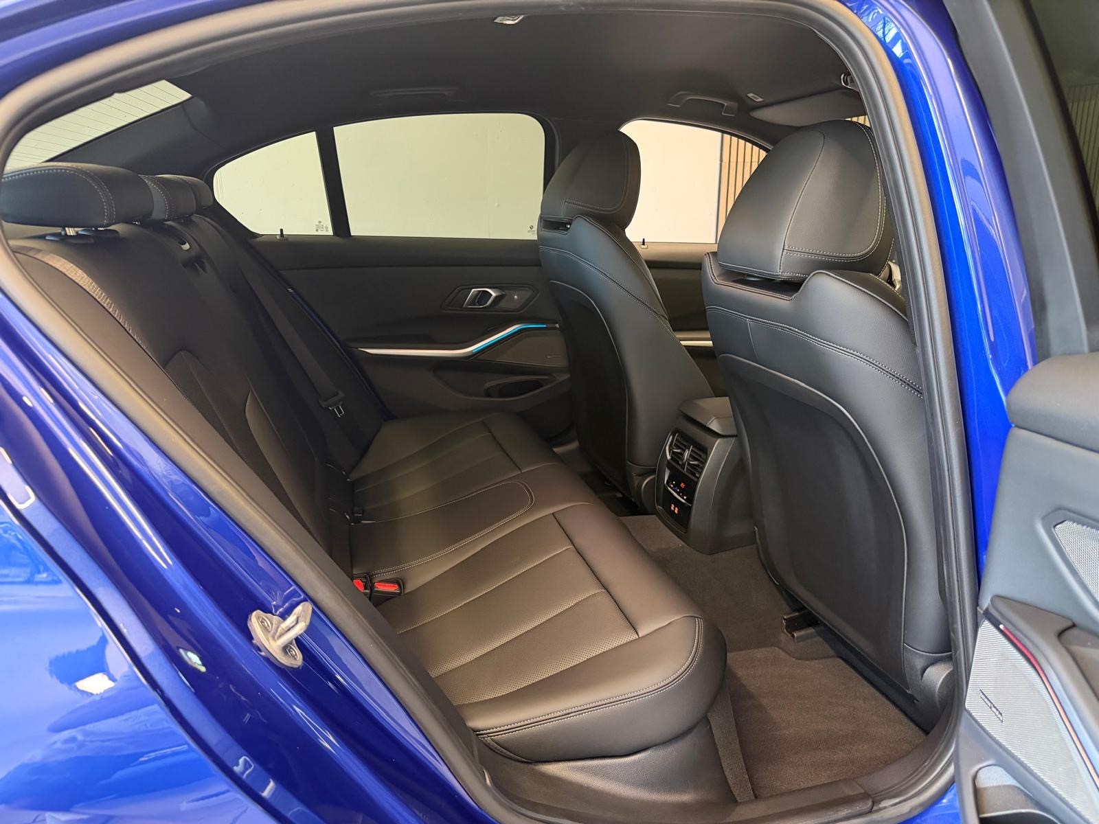 BMW M340i xDrive 48V Steptronic M Sport-image-17