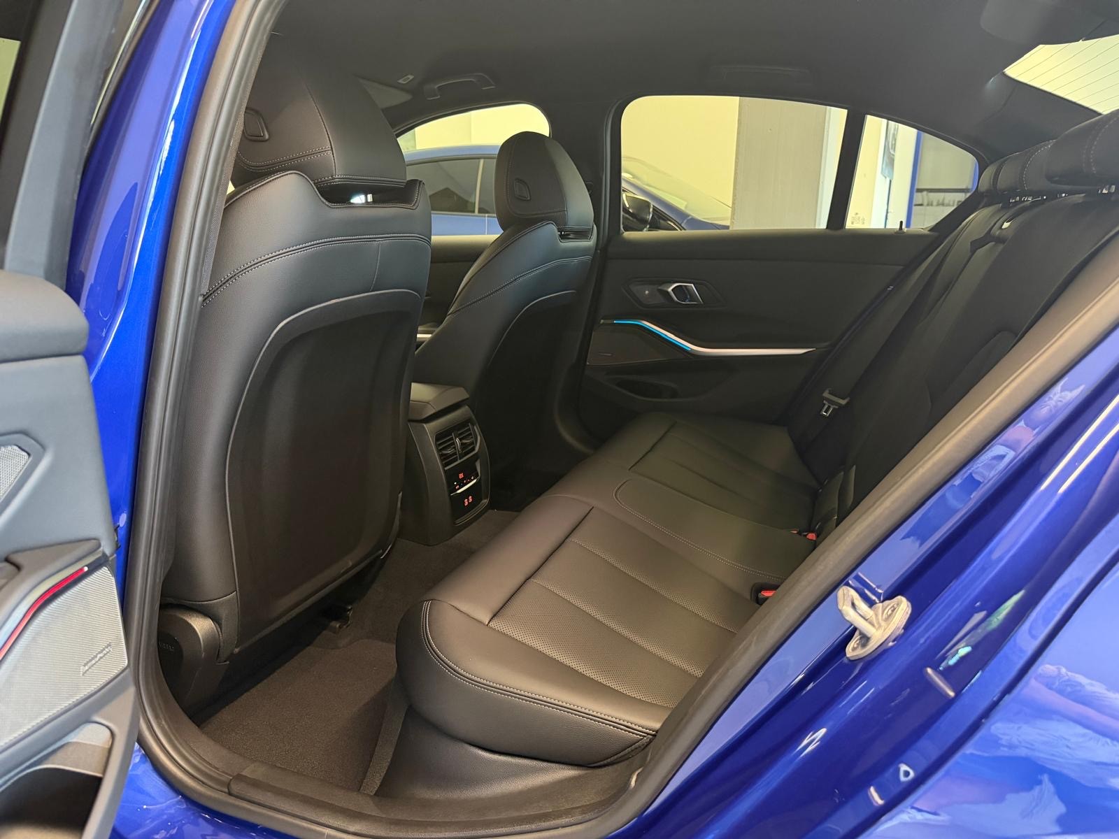 BMW M340i xDrive 48V Steptronic M Sport-image-16