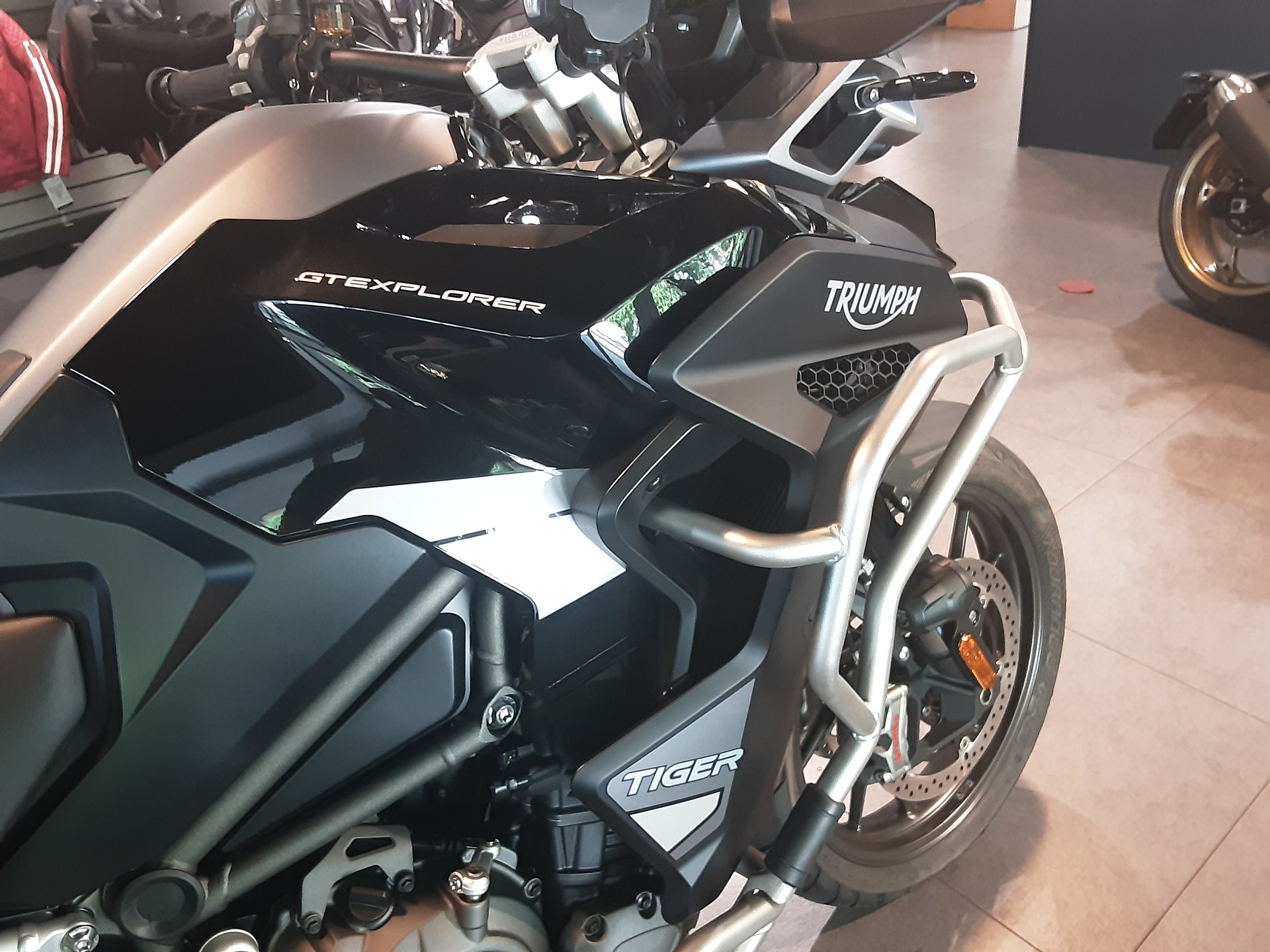 TRIUMPH Explorer GT-image-6