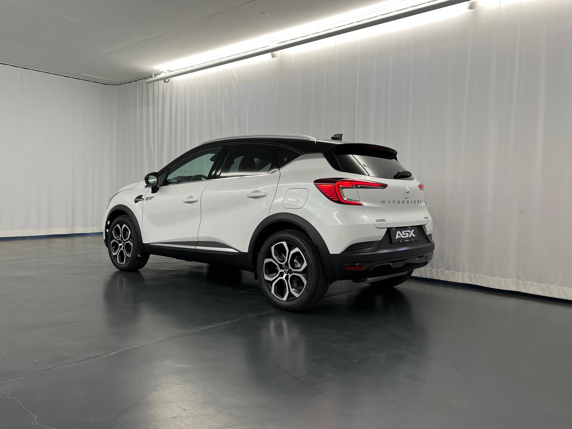 MITSUBISHI ASX 1.6 PHEV Intense-image-6