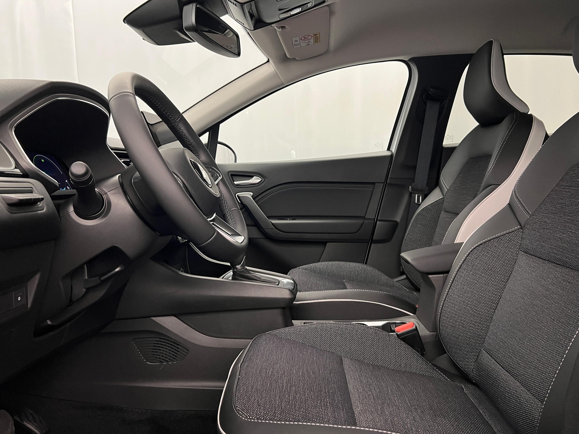 MITSUBISHI ASX 1.6 PHEV Intense-image-2