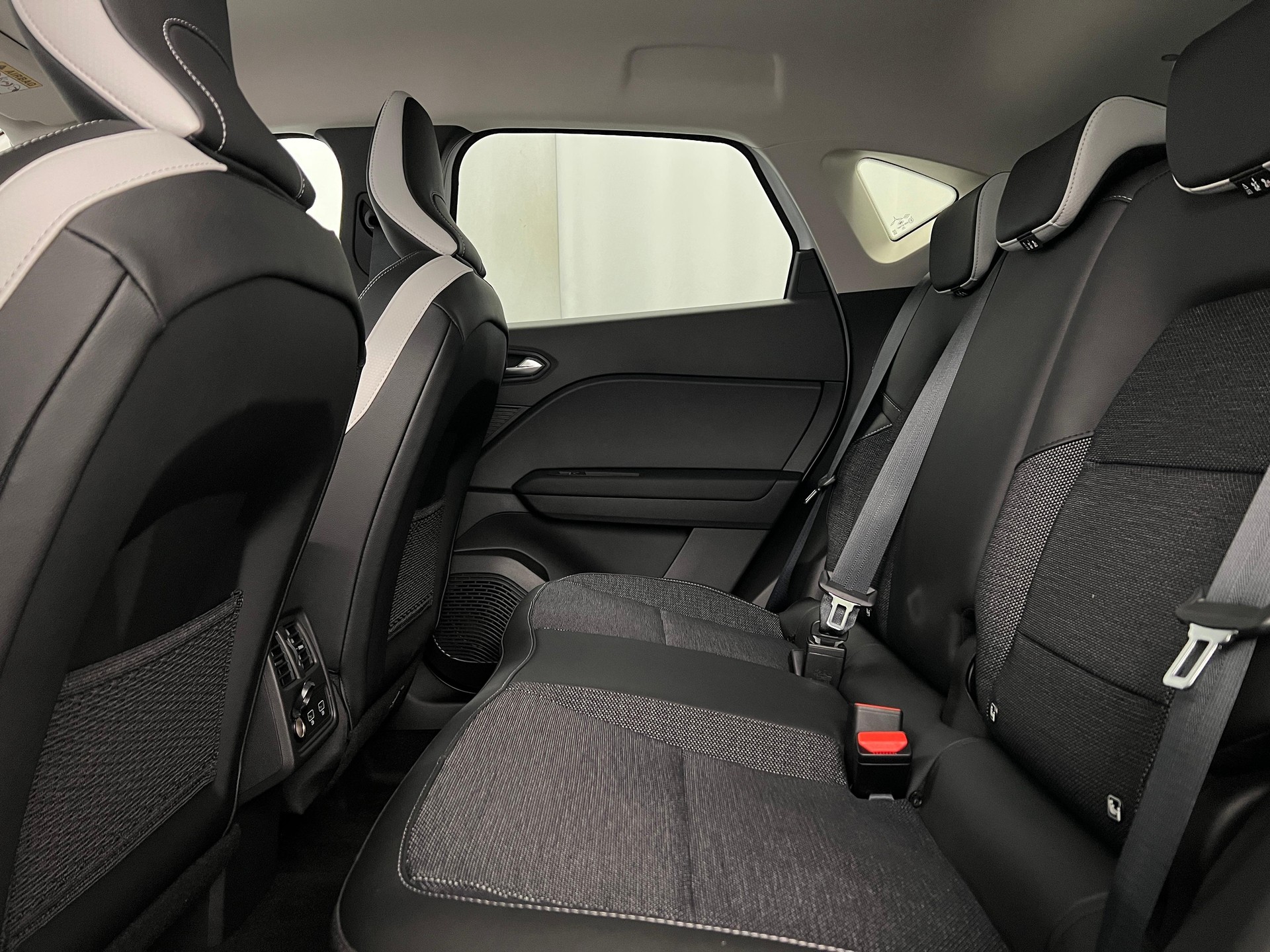 MITSUBISHI ASX 1.6 PHEV Intense-image-7