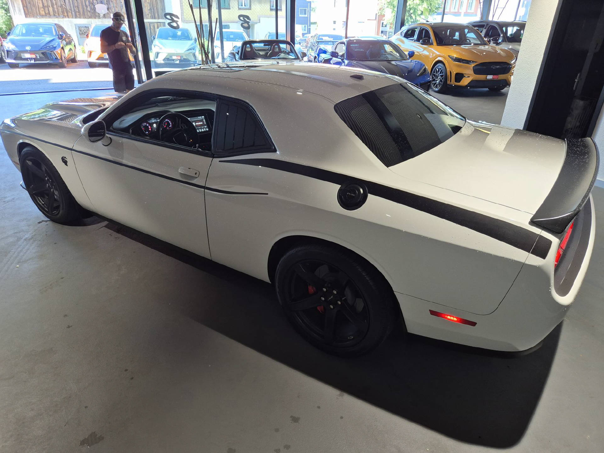 DODGE Challenger 6.2 V8 SC HEMI SRT Hellcat-image-4