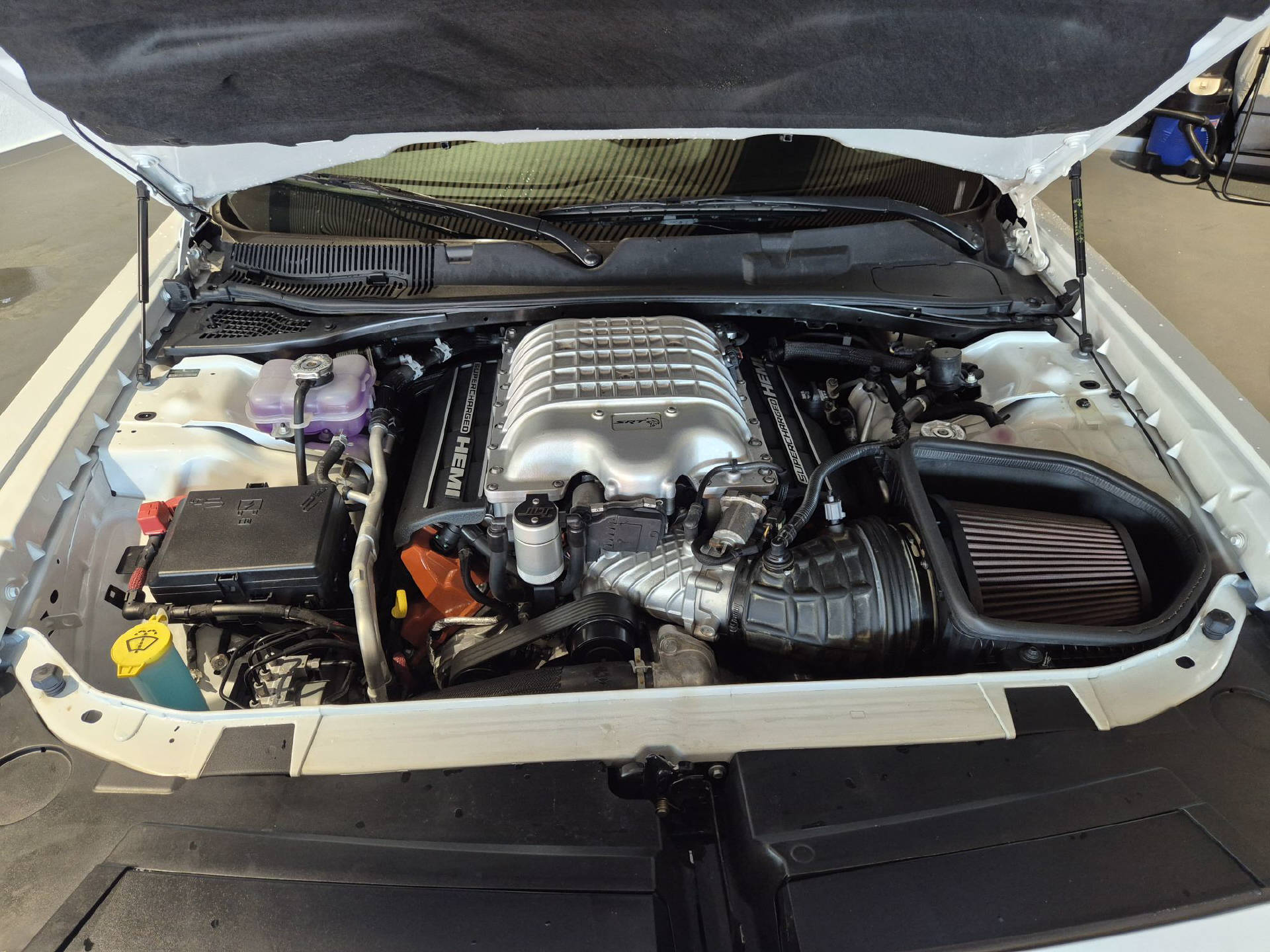 DODGE Challenger 6.2 V8 SC HEMI SRT Hellcat-image-9