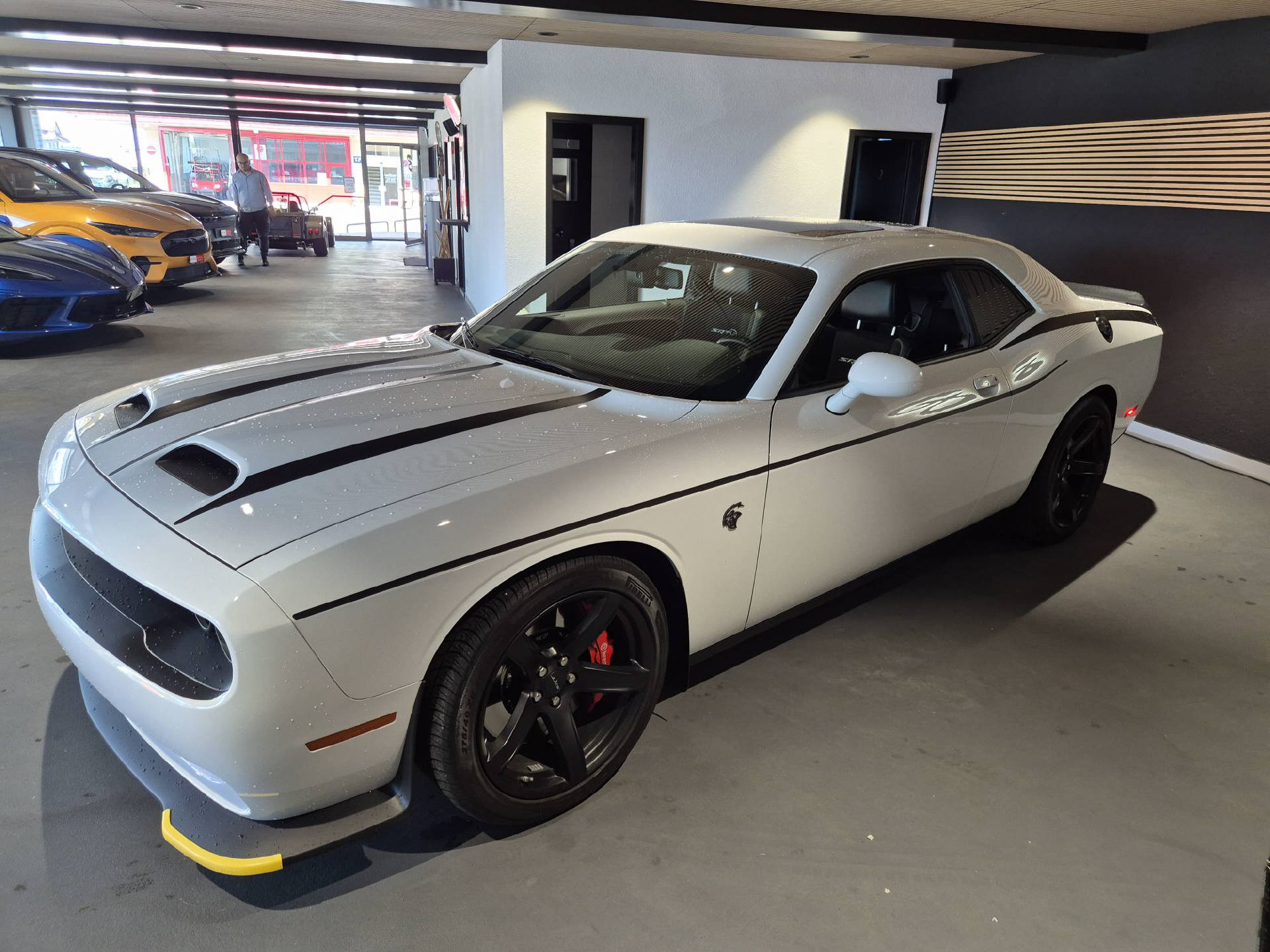 DODGE Challenger 6.2 V8 SC HEMI SRT Hellcat-image-3