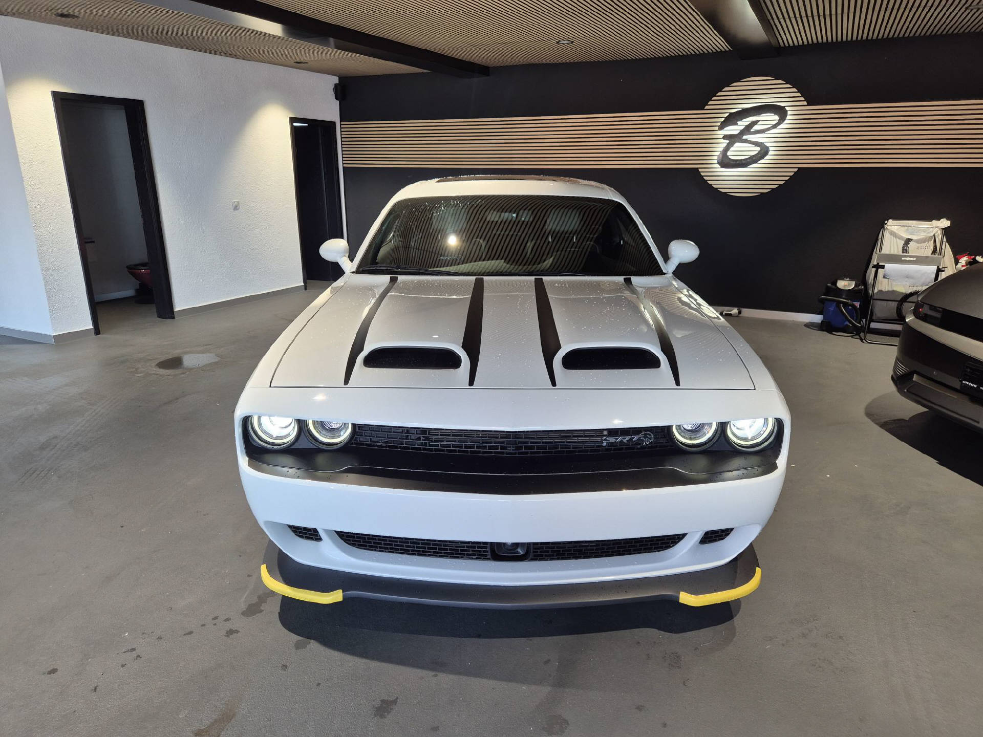 DODGE Challenger 6.2 V8 SC HEMI SRT Hellcat-image-1