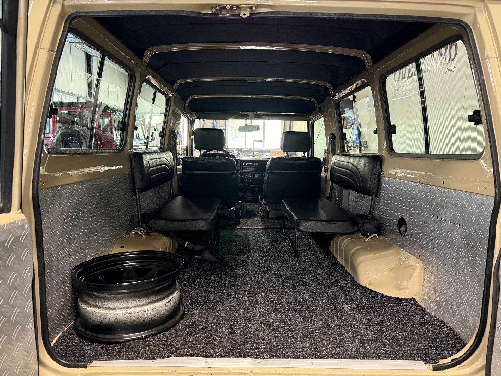 TOYOTA Land Cruiser 400 Hdt Long 4.2D-image-4