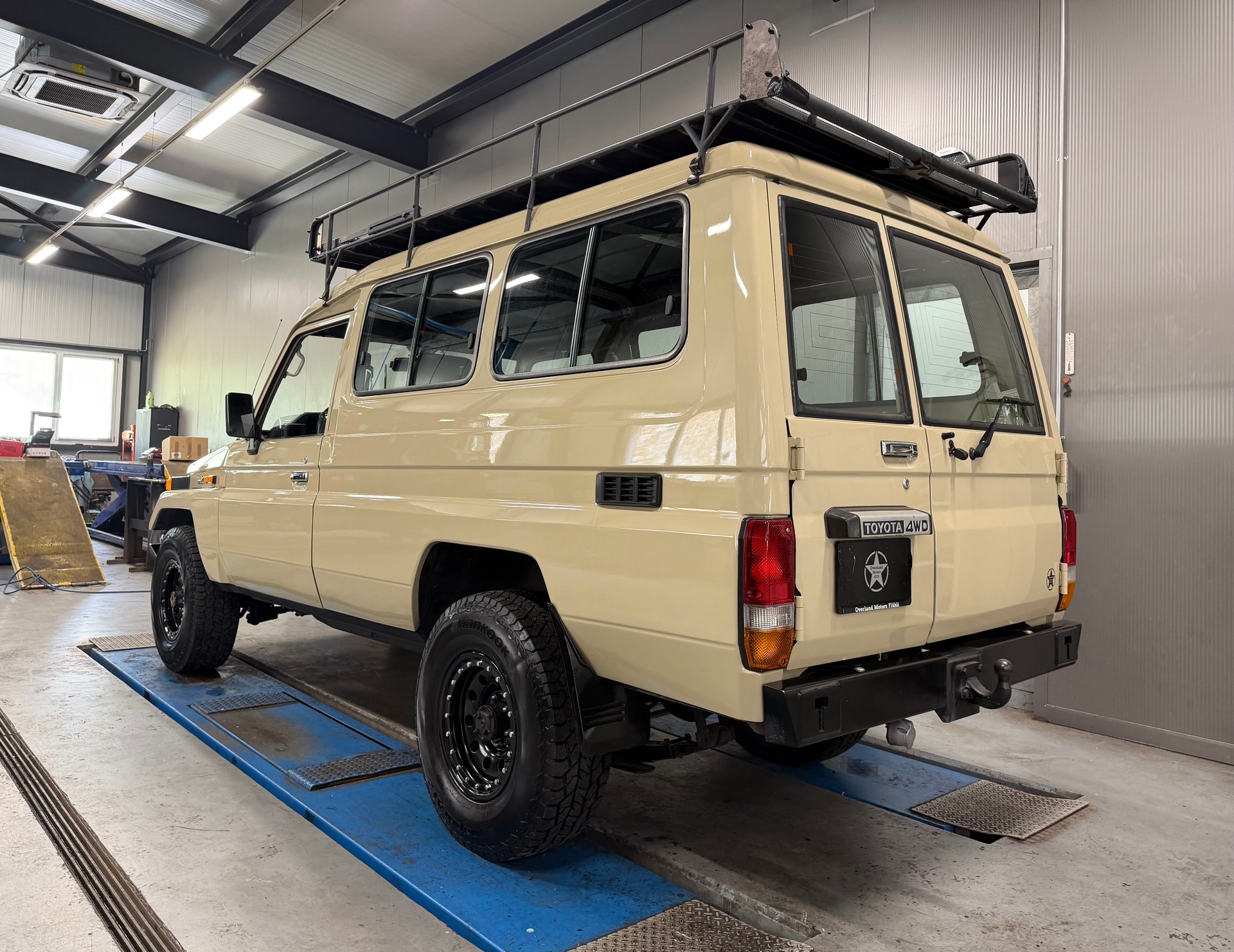 TOYOTA Land Cruiser 400 Hdt Long 4.2D-image-2