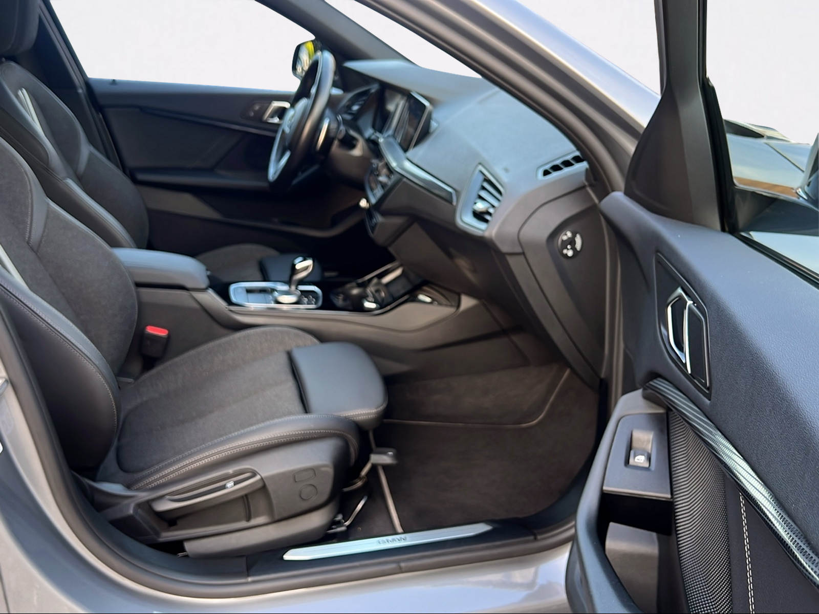 BMW 120i Sport Line Steptronic-image-8