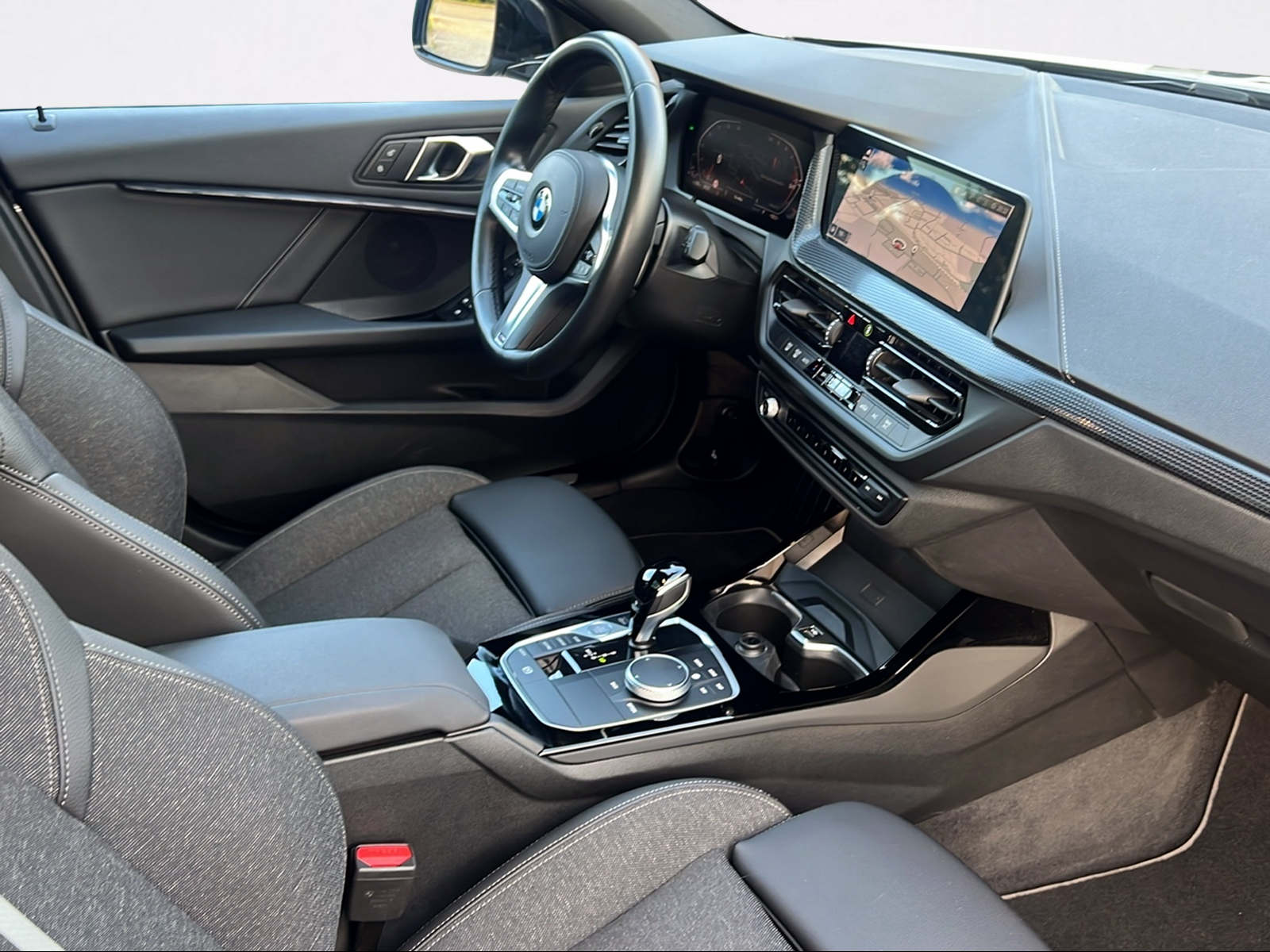 BMW 120i Sport Line Steptronic-image-1