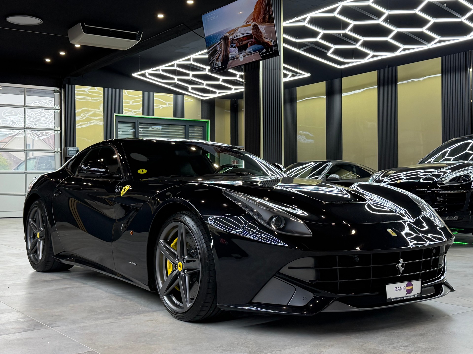 FERRARI F12 Berlinetta-image-2