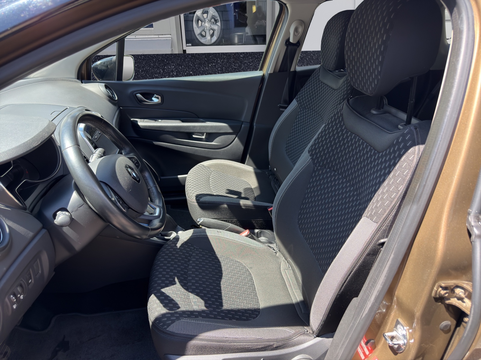 RENAULT Captur 1.2 T 16V Intens-image-9