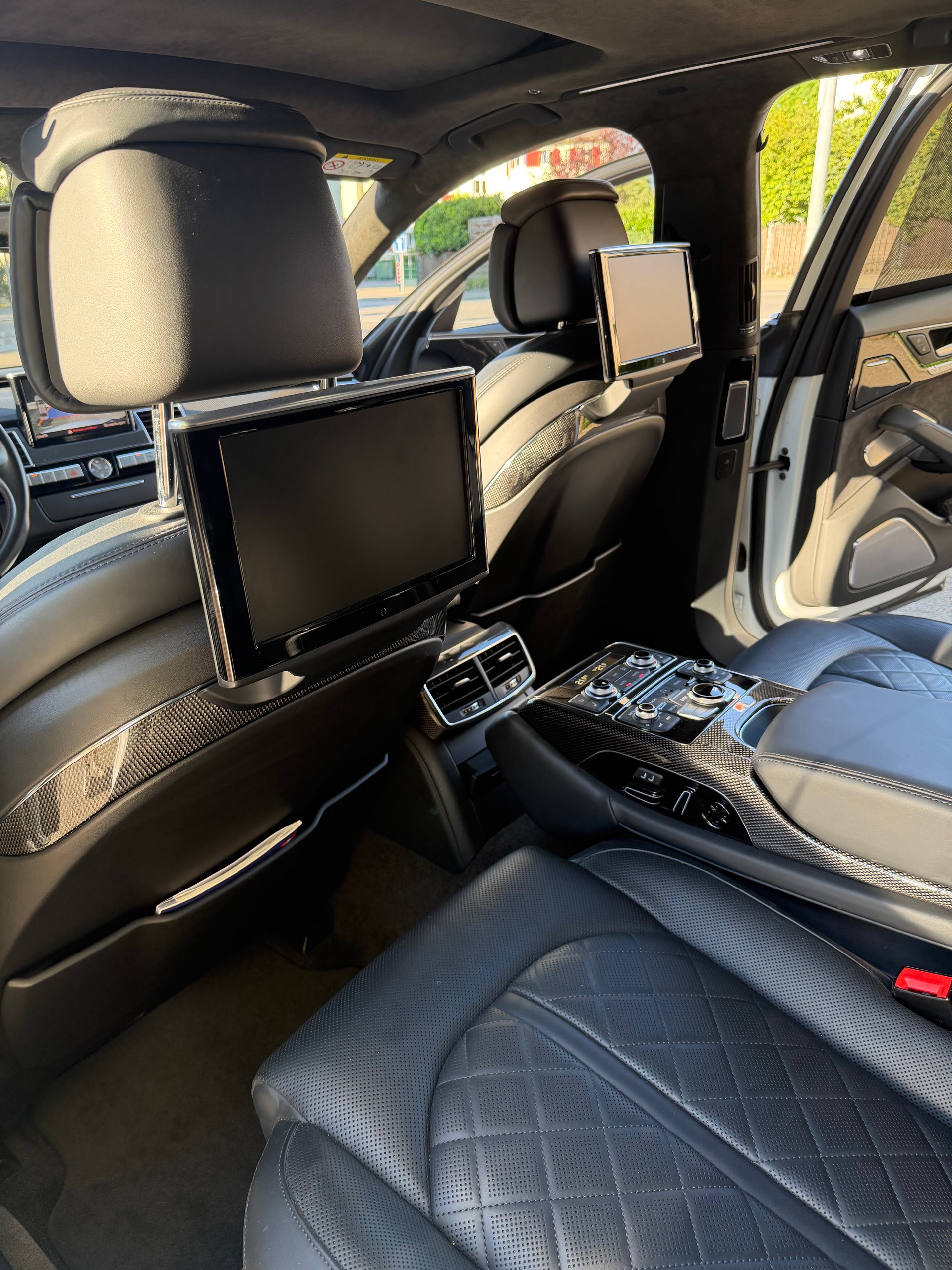 AUDI S8 4.0 V8 TFSI quattro T-Tronic-image-12