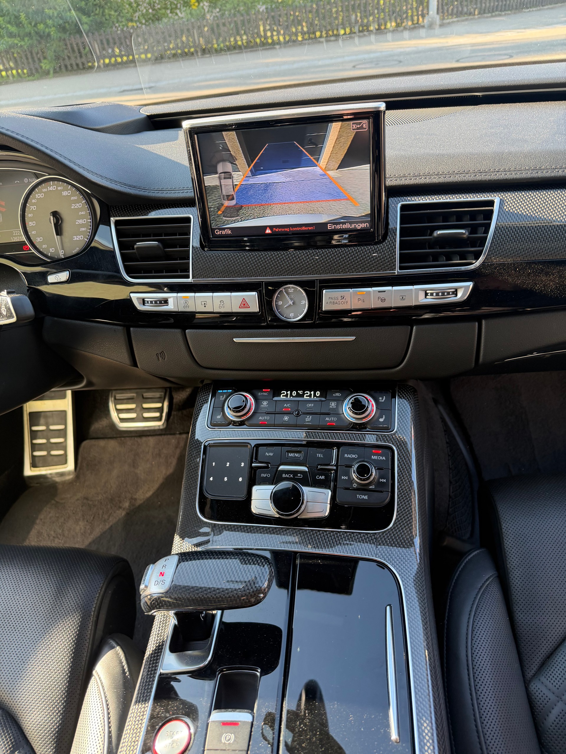 AUDI S8 4.0 V8 TFSI quattro T-Tronic-image-14