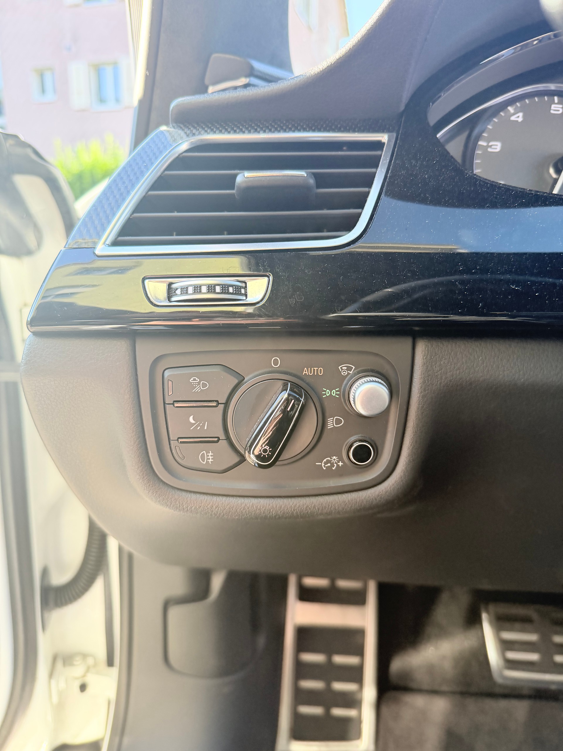 AUDI S8 4.0 V8 TFSI quattro T-Tronic-image-17