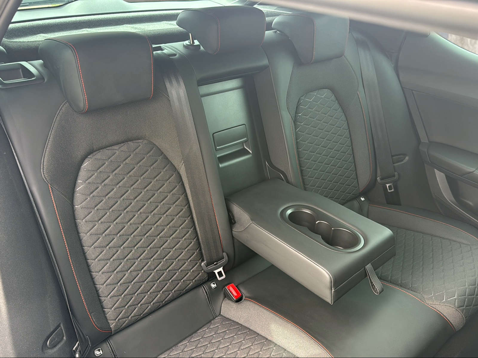 SEAT Leon 1.5 eTSI mHEV DSG Hola FR-image-11