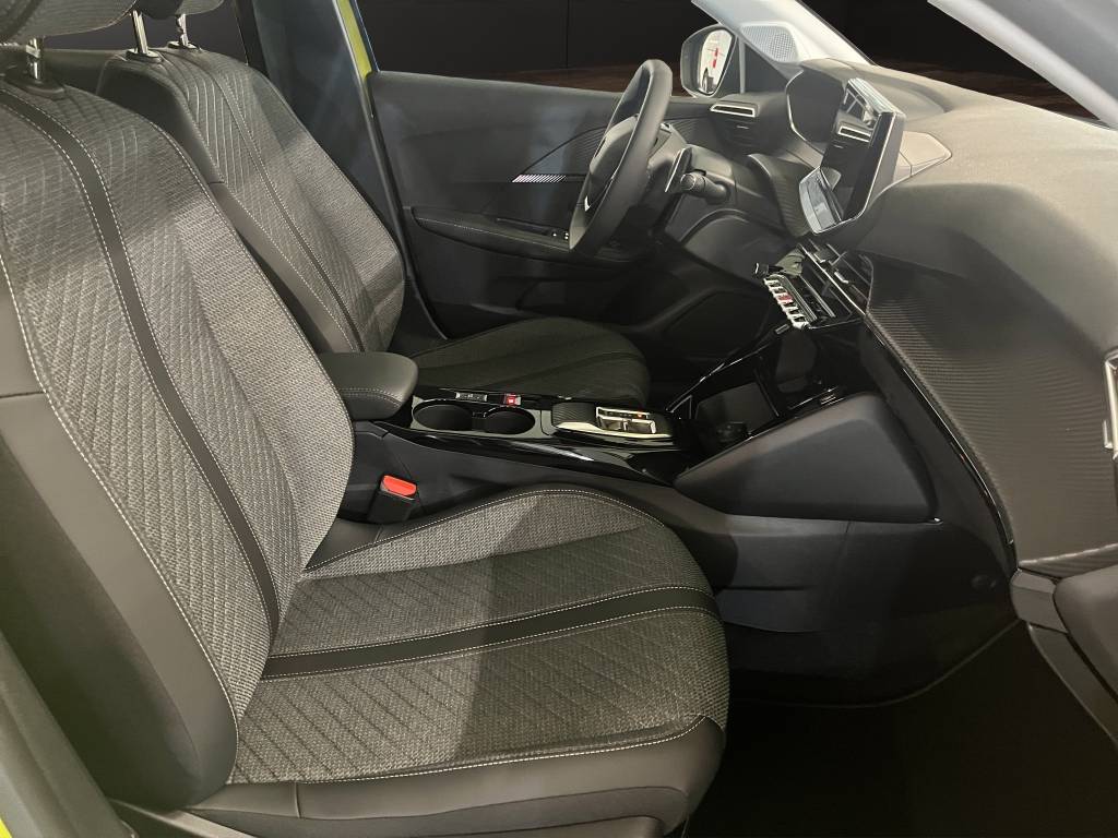PEUGEOT 208 1.2 MHEV 110 Allure Premium-image-10