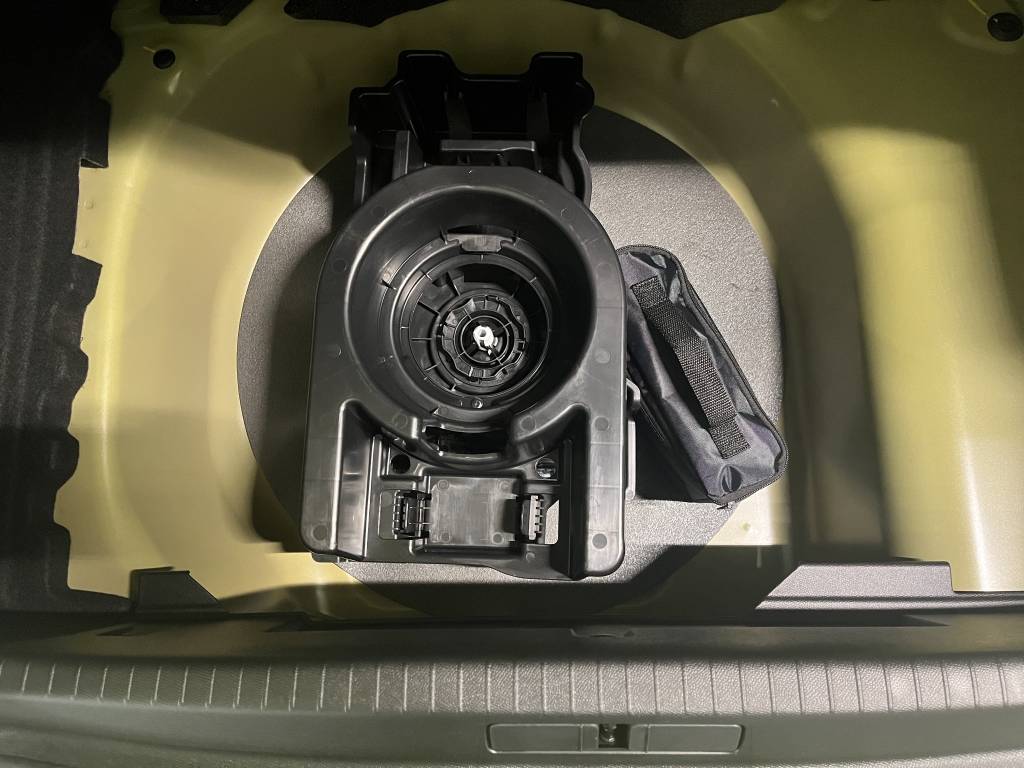 PEUGEOT 208 1.2 MHEV 110 Allure Premium-image-12