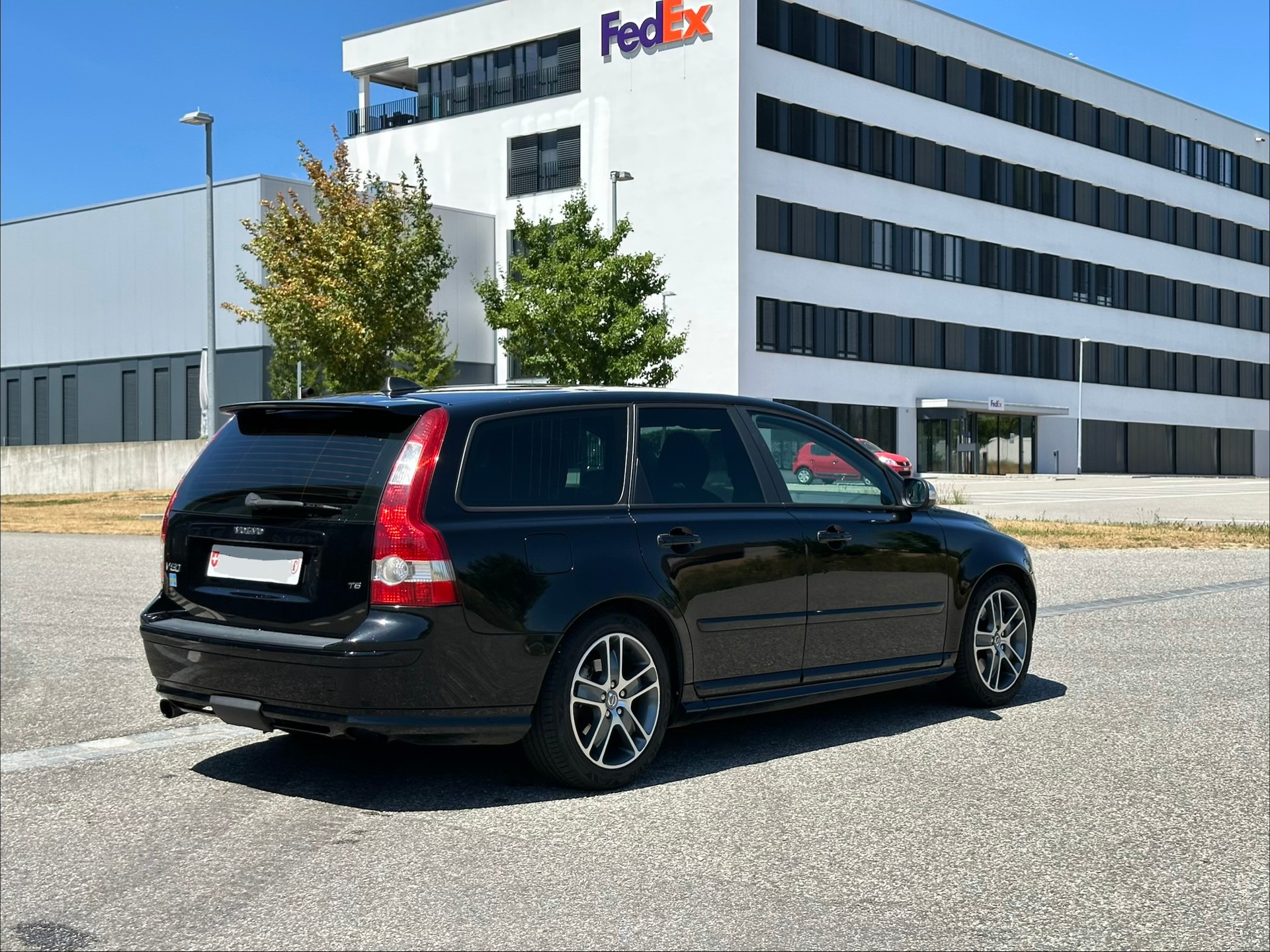 VOLVO 2.5 T5 Momentum-image-2