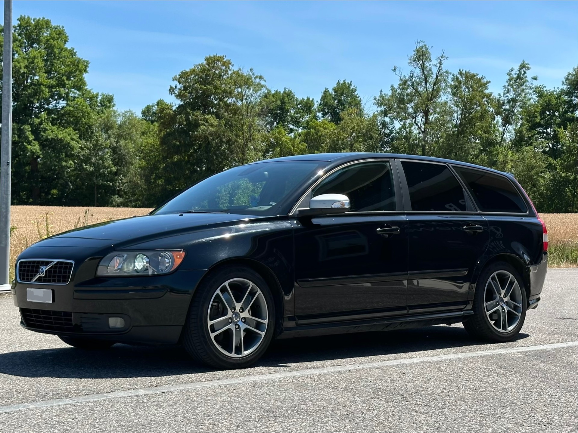 VOLVO 2.5 T5 Momentum-image-1
