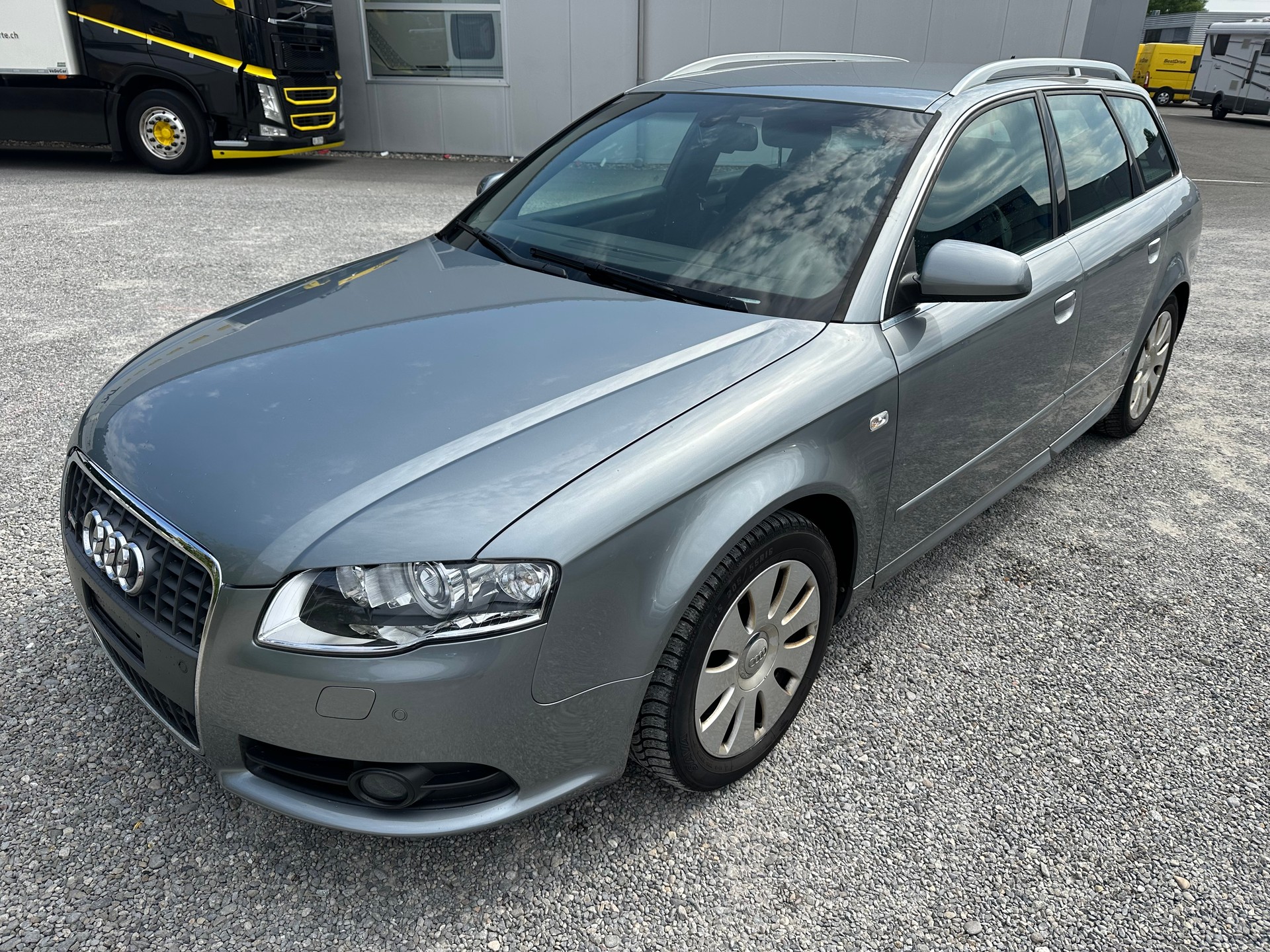 AUDI A4 Avant 2.0 Turbo FSI quattro-image-0