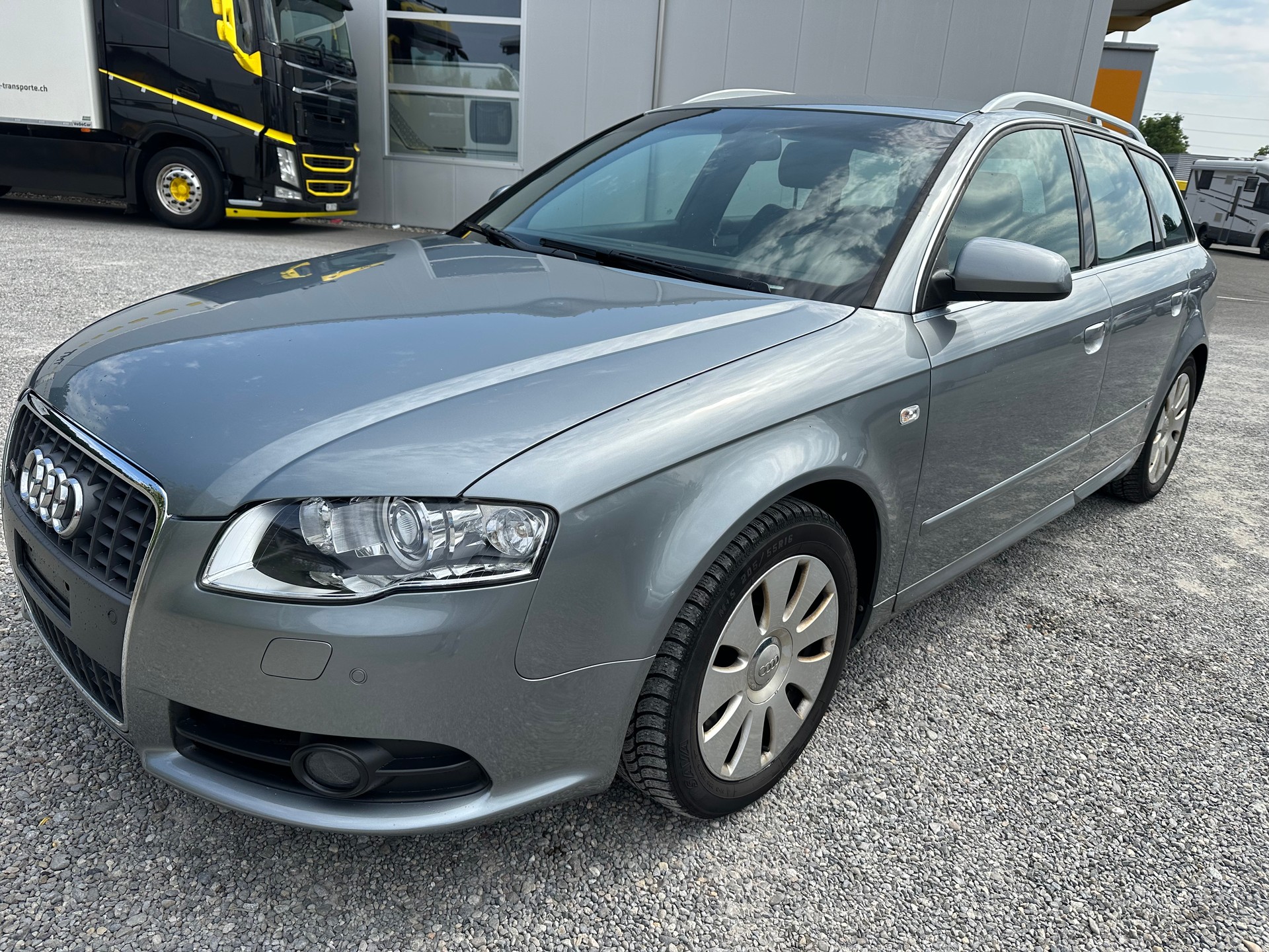 AUDI A4 Avant 2.0 Turbo FSI quattro-image-3