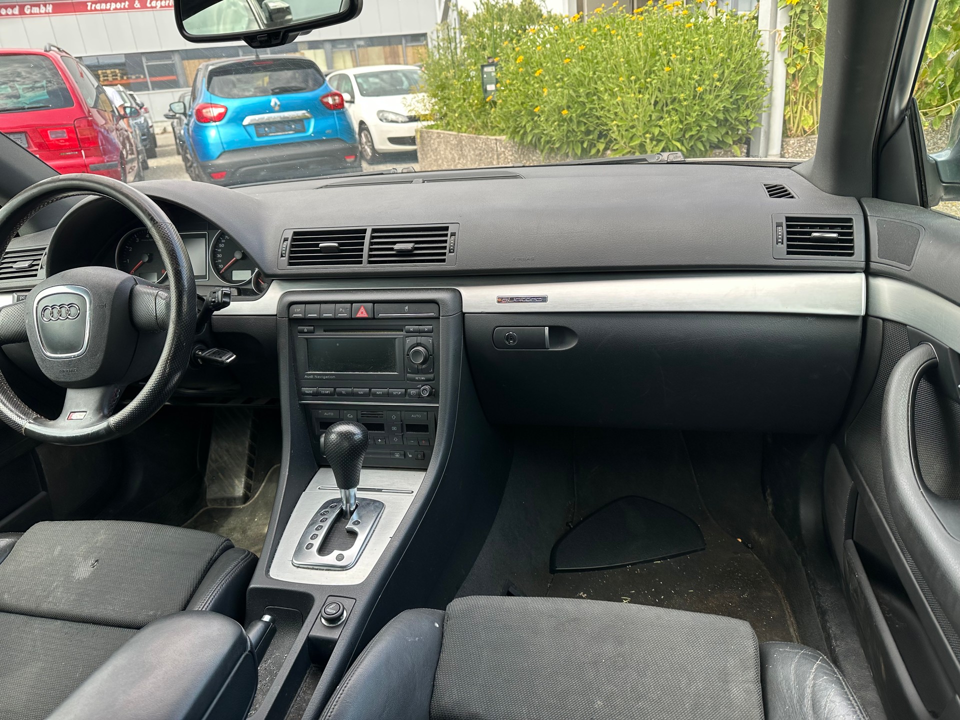 AUDI A4 Avant 2.0 Turbo FSI quattro-image-5