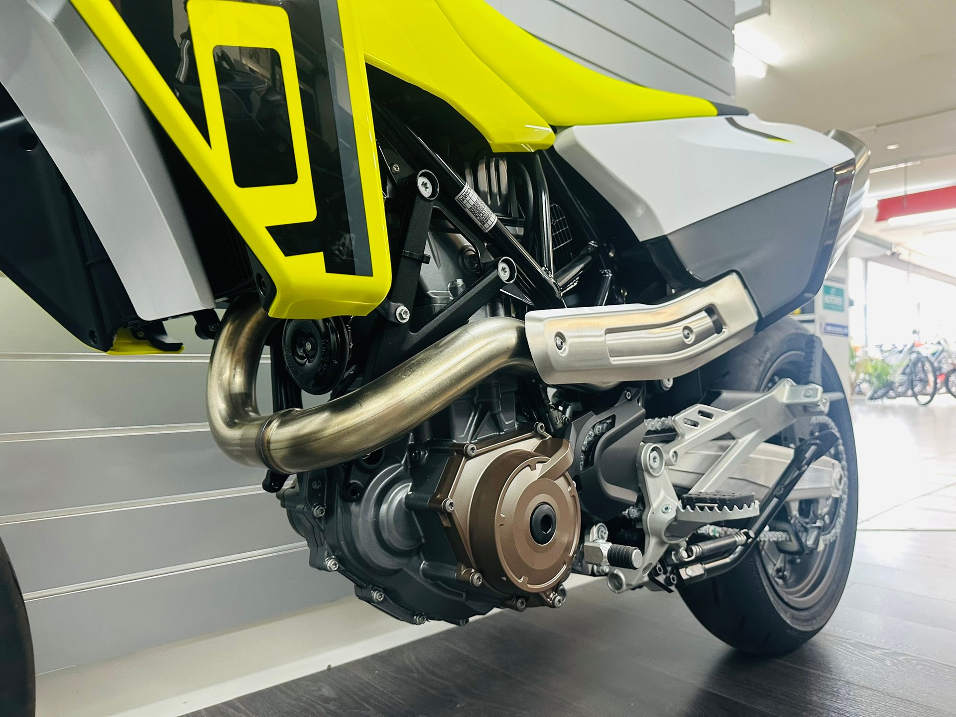 HUSQVARNA 701 Supermoto (35kW)-image-7