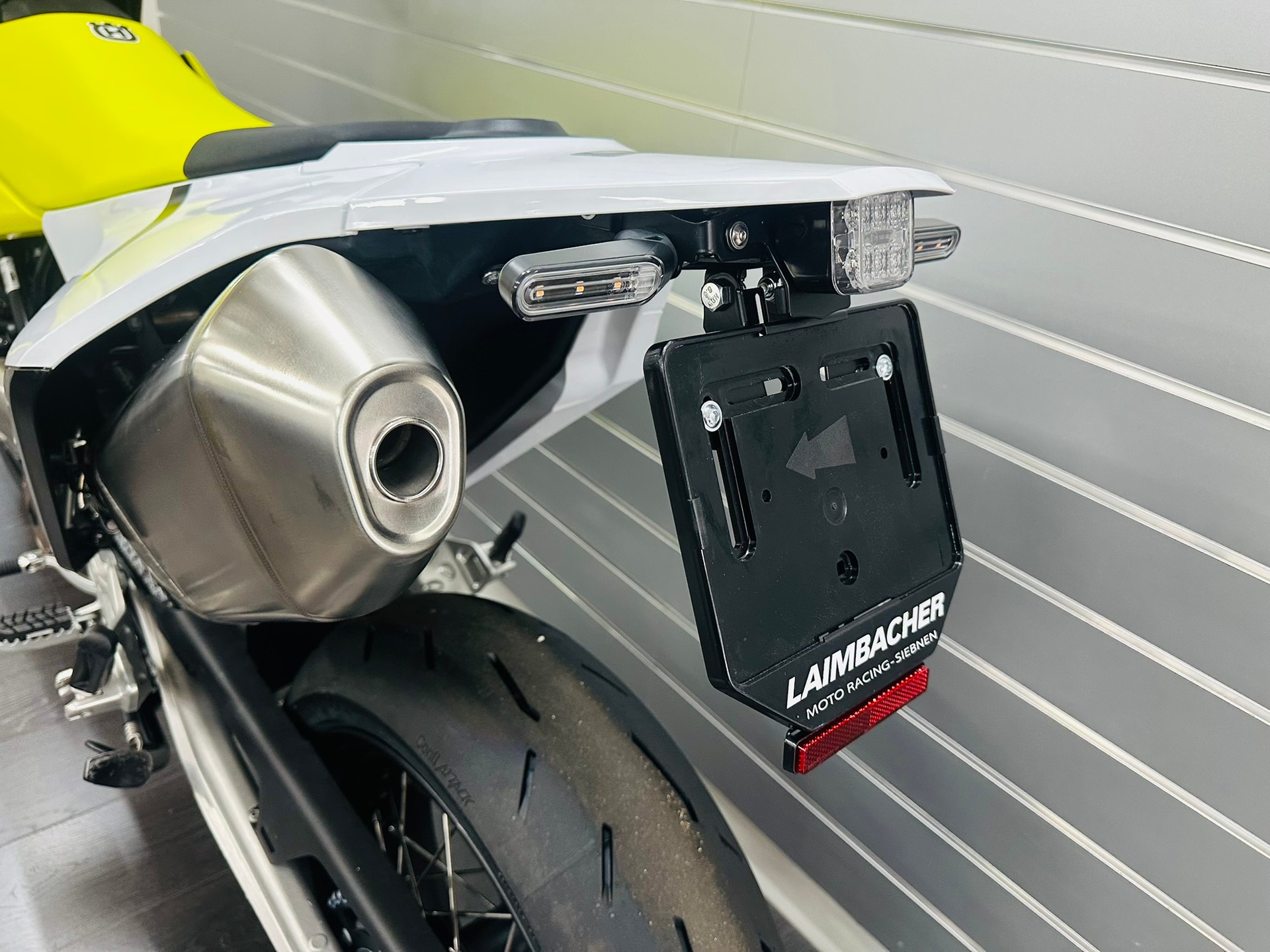 HUSQVARNA 701 Supermoto (35kW)-showroom-element-3