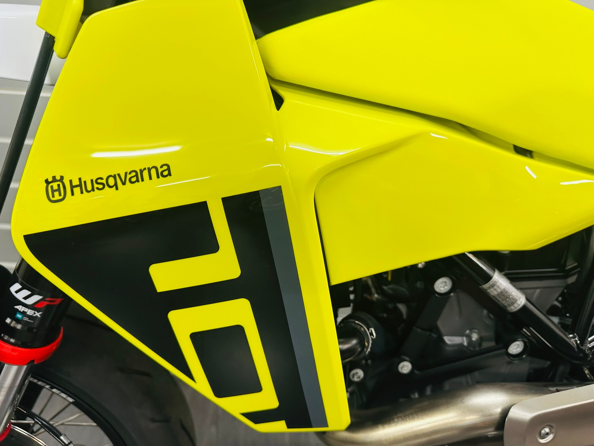 HUSQVARNA 701 Supermoto (35kW)-showroom-element-1