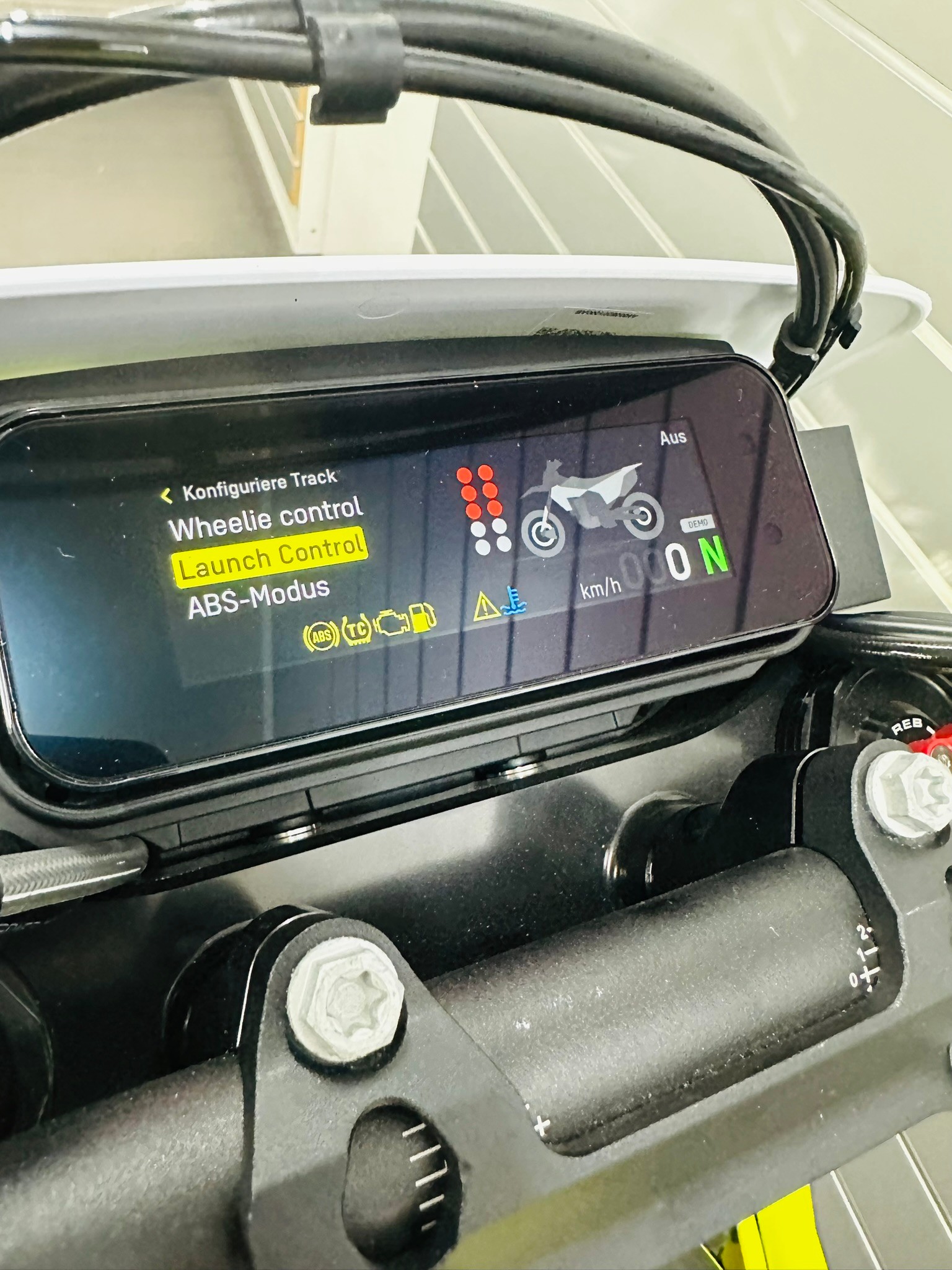 HUSQVARNA 701 Supermoto (35kW)-image-10