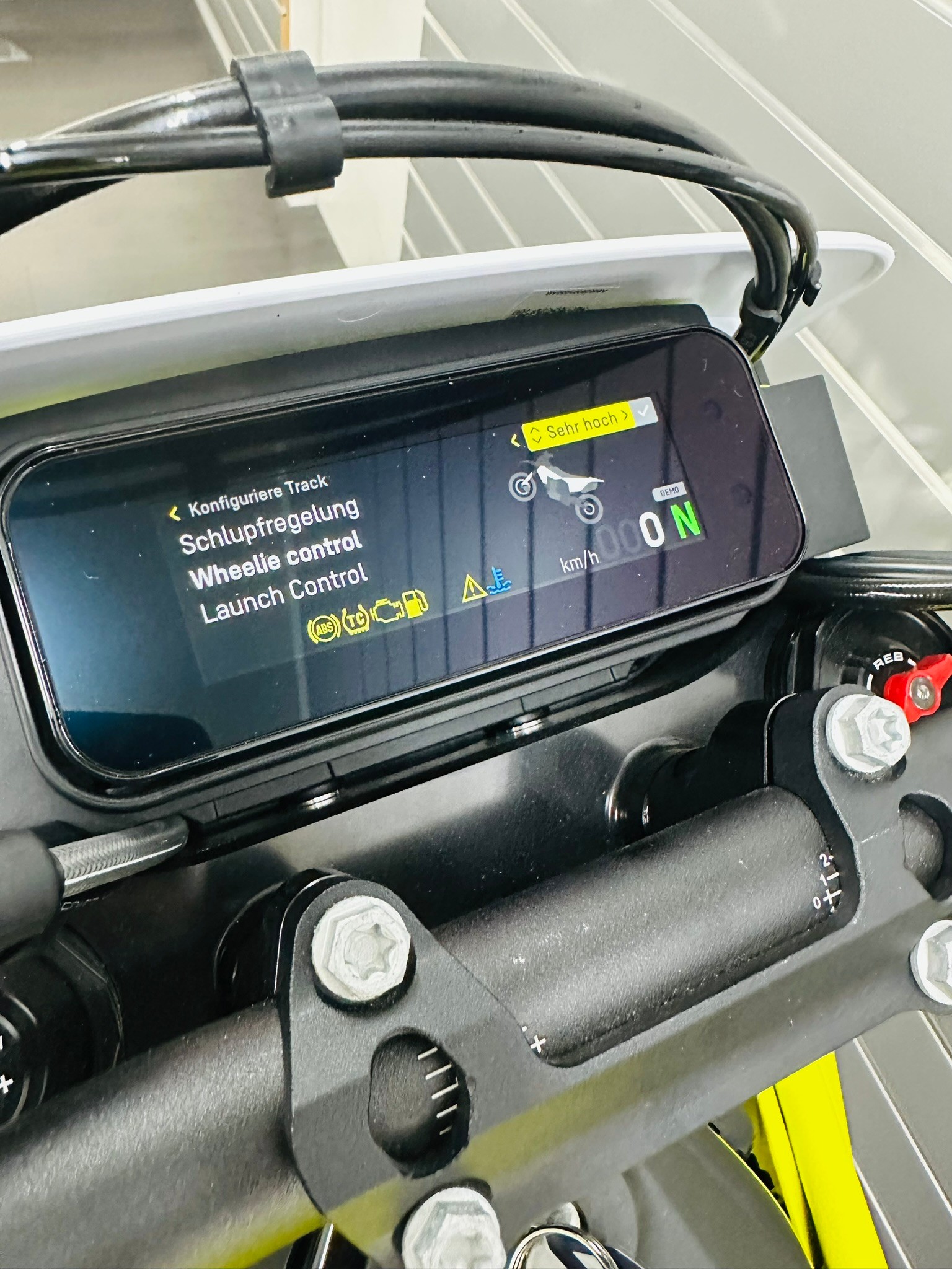HUSQVARNA 701 Supermoto (35kW)-image-9