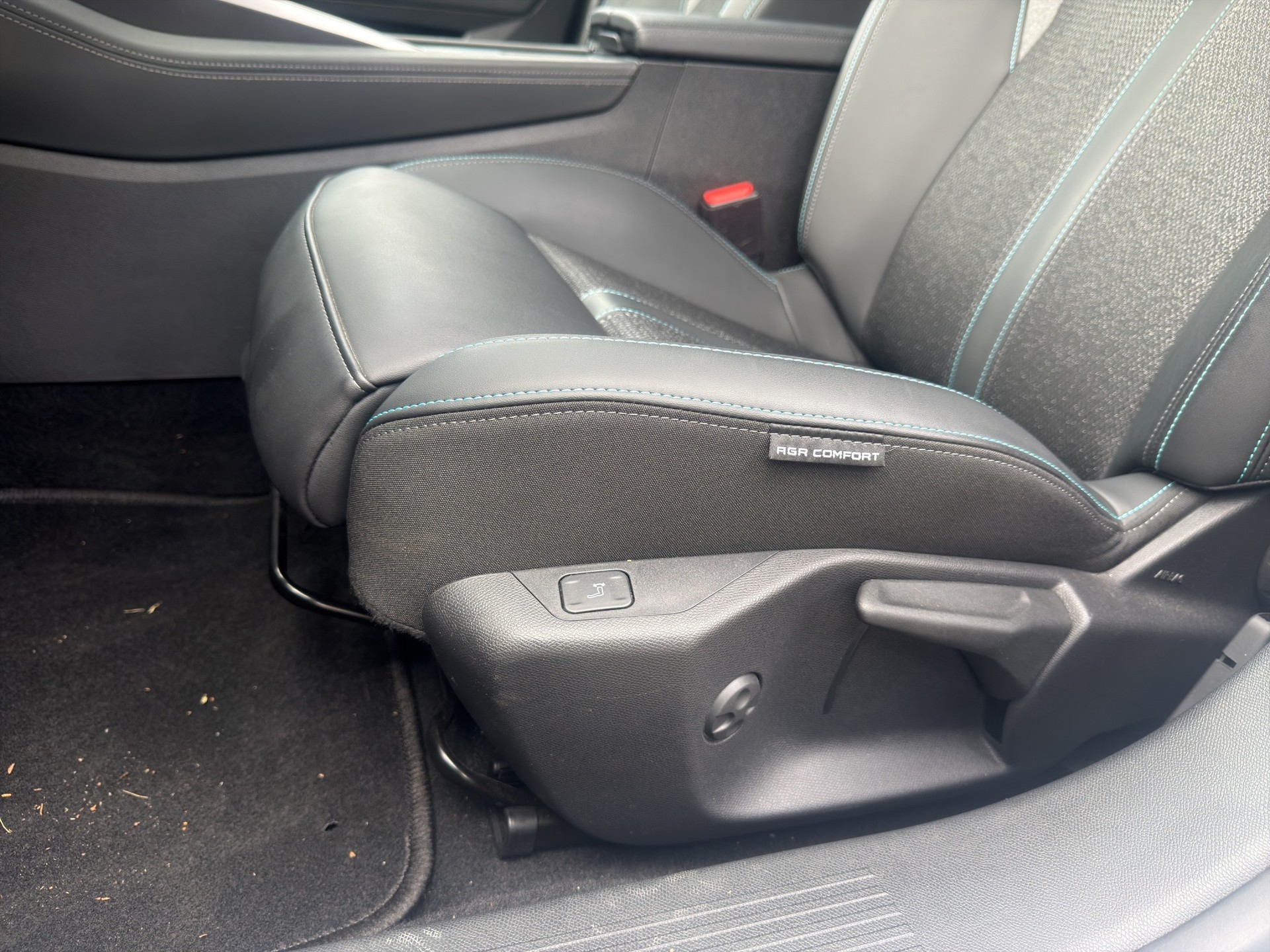 PEUGEOT 308 SW 1.2 PureTech Allure-image-37