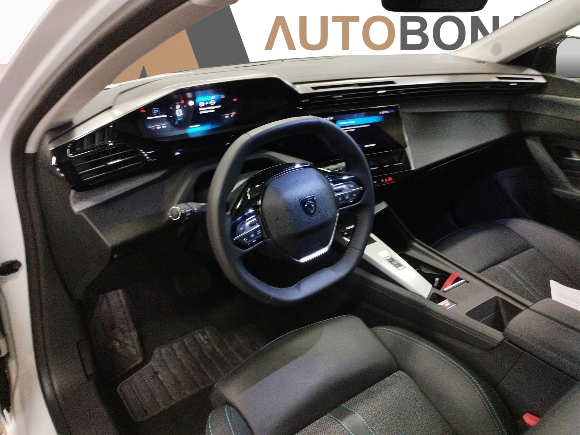 PEUGEOT 308 SW 1.2 PureTech Allure-image-5