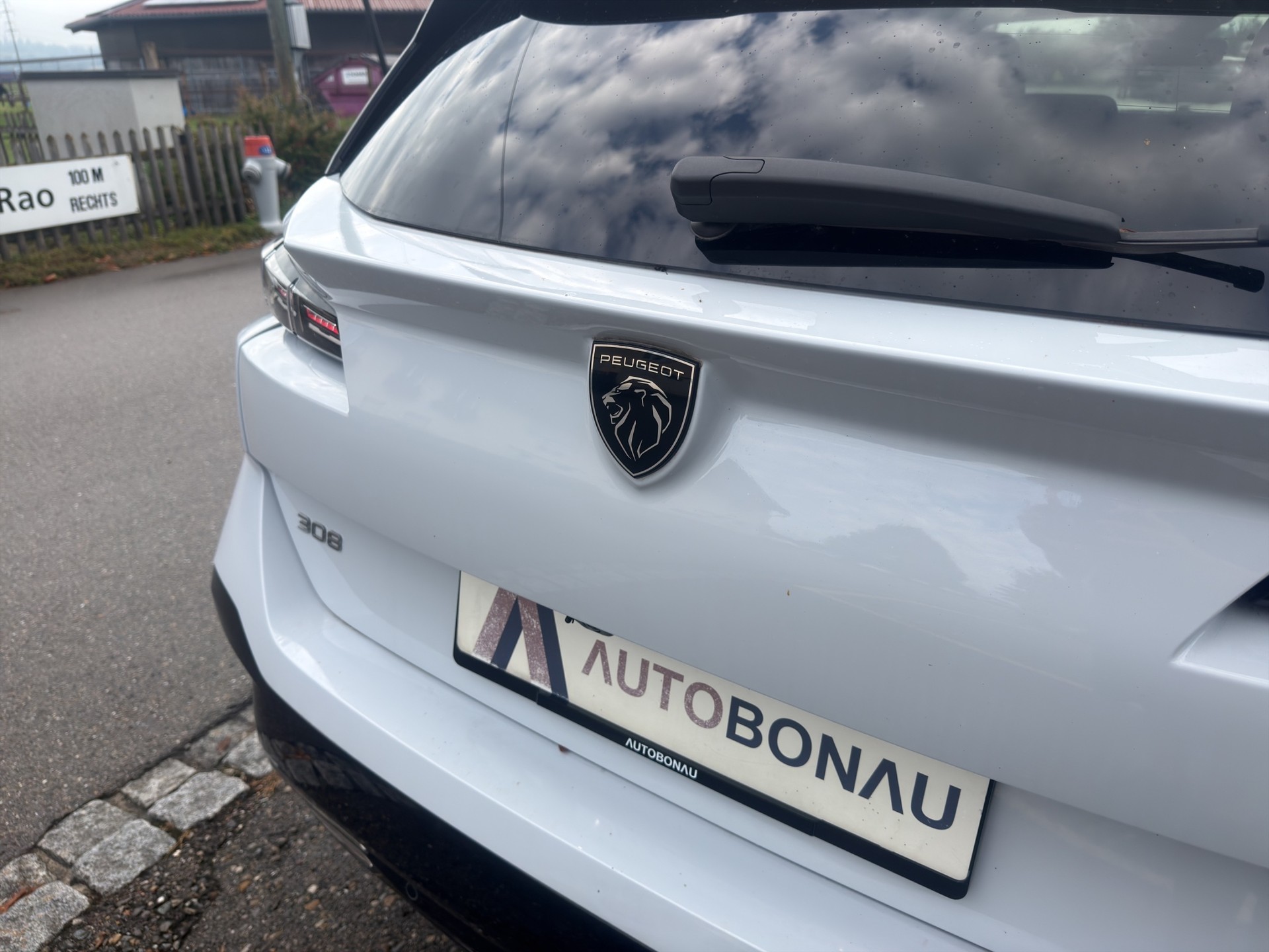 PEUGEOT 308 SW 1.2 PureTech Allure-image-30