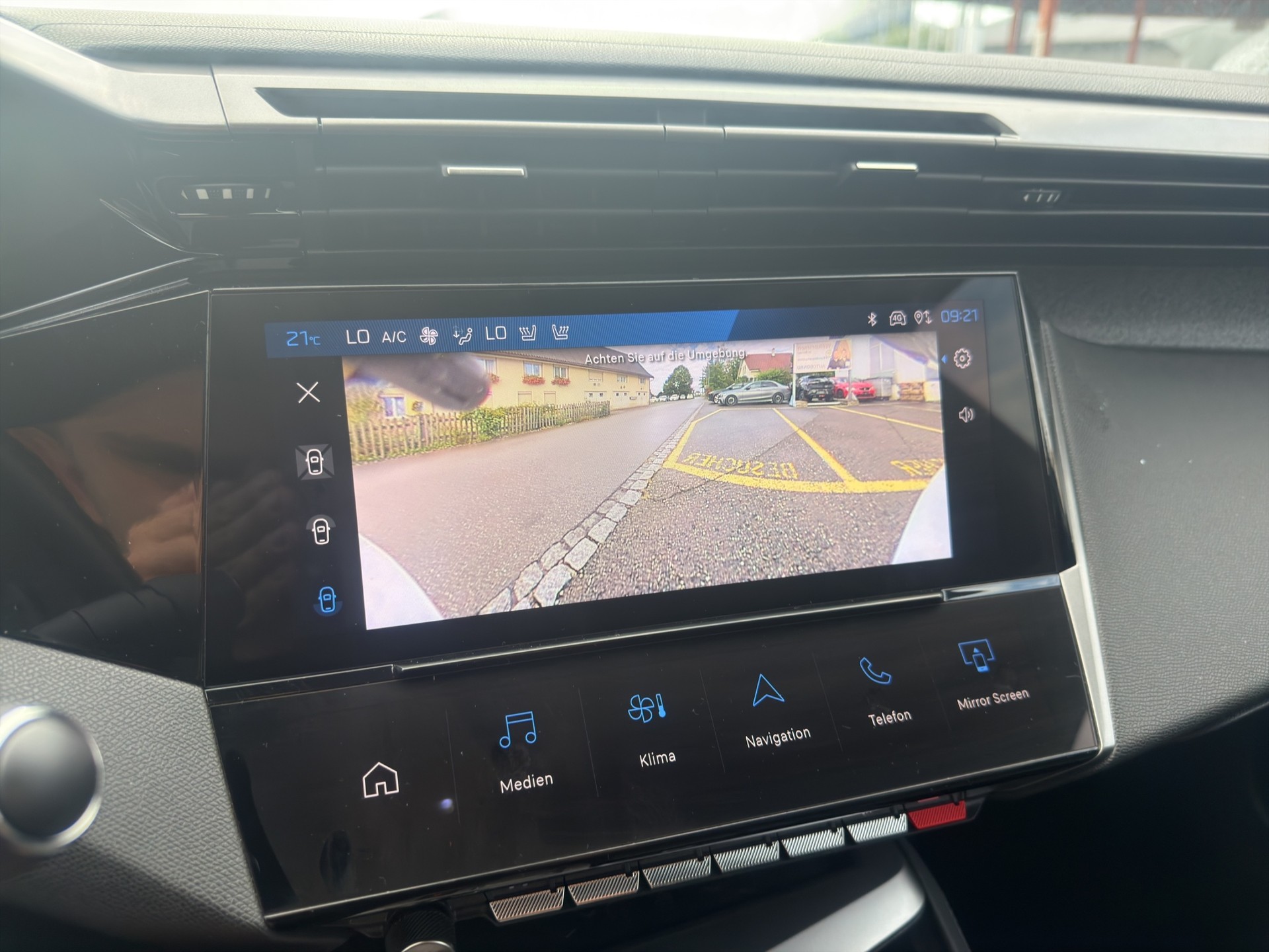 PEUGEOT 308 SW 1.2 PureTech Allure-image-47
