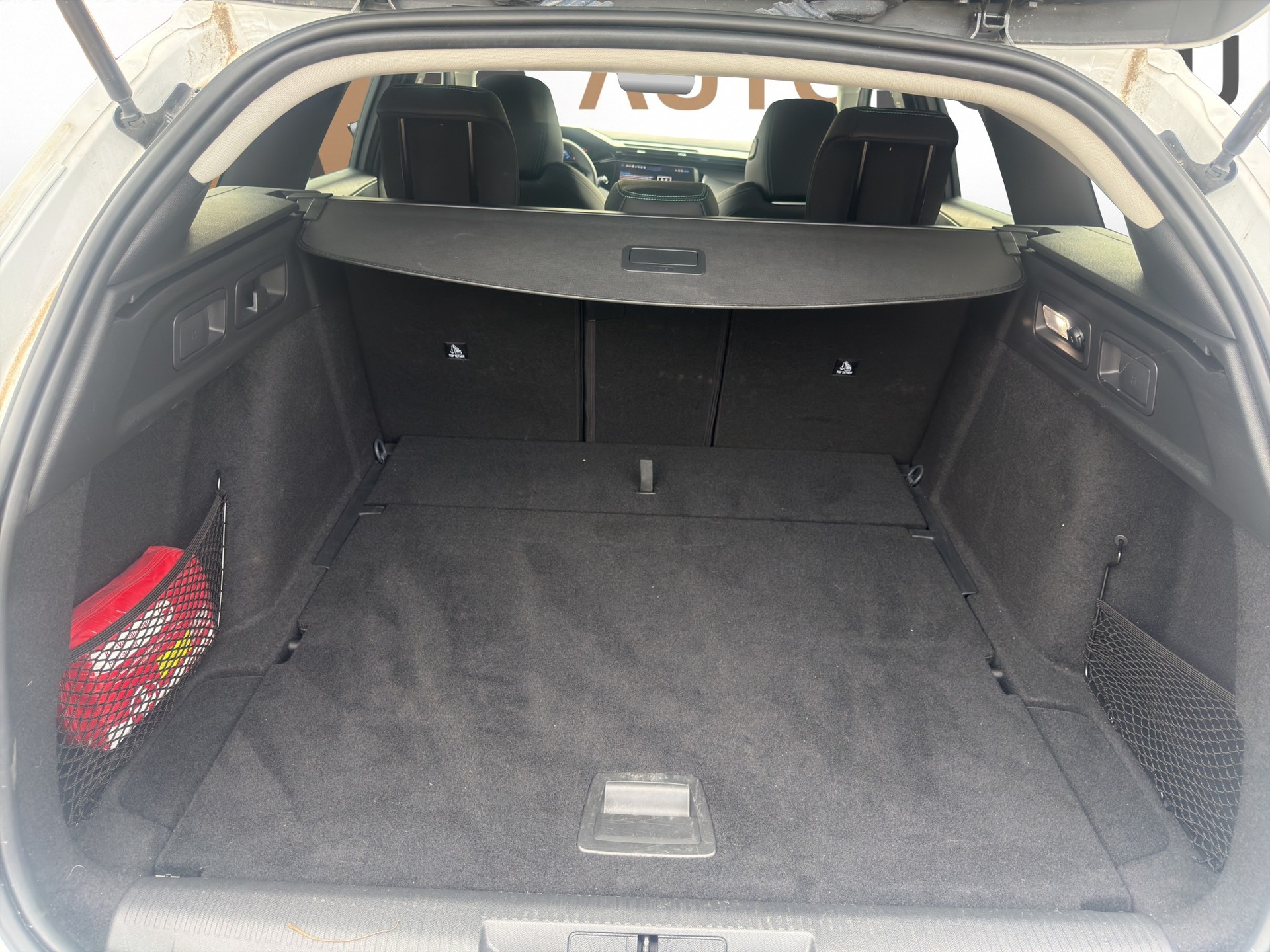 PEUGEOT 308 SW 1.2 PureTech Allure-image-25
