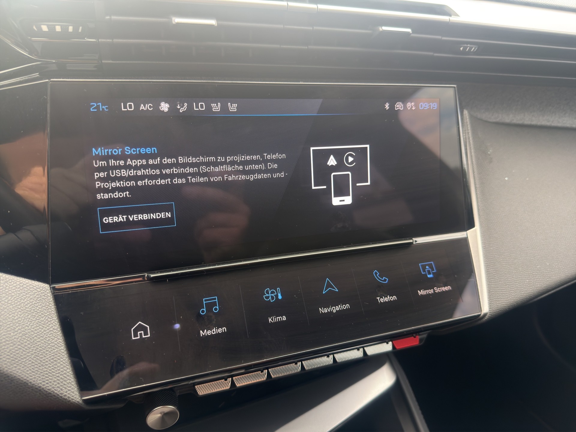 PEUGEOT 308 SW 1.2 PureTech Allure-image-23